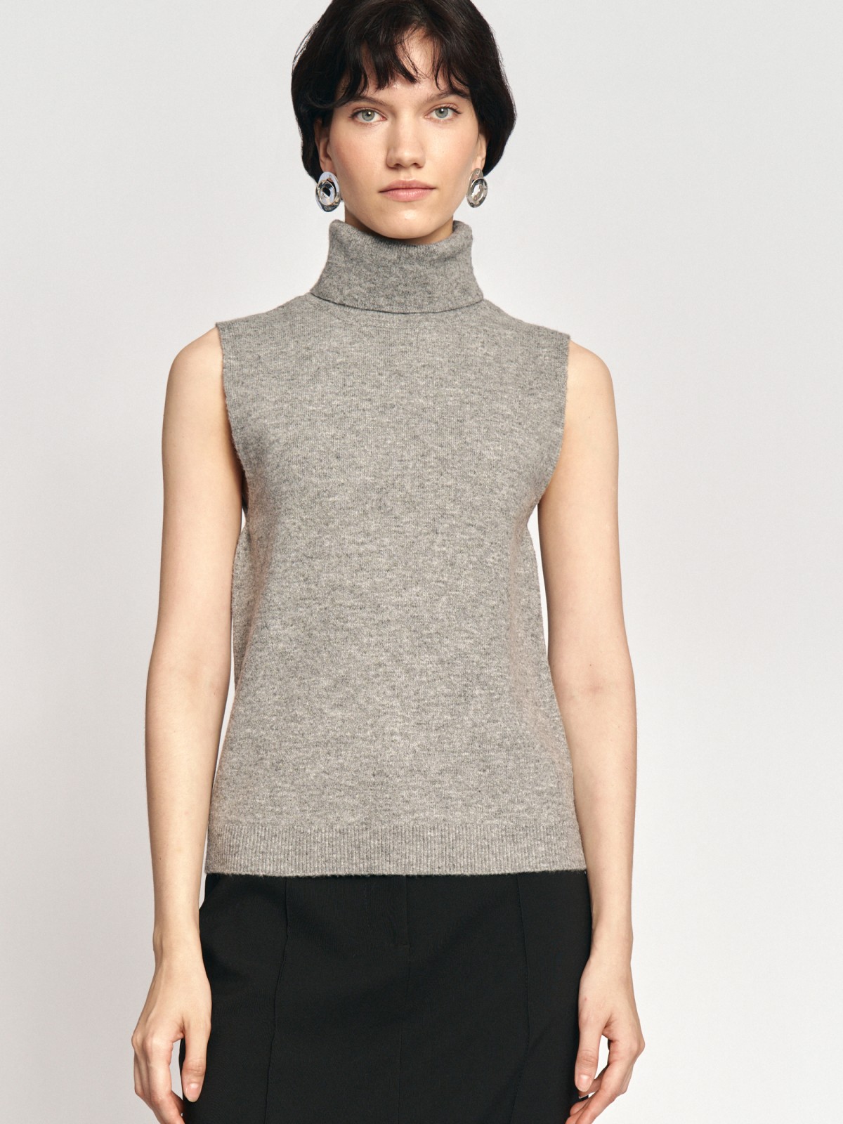 Вязаный трикотажный топ с горлом