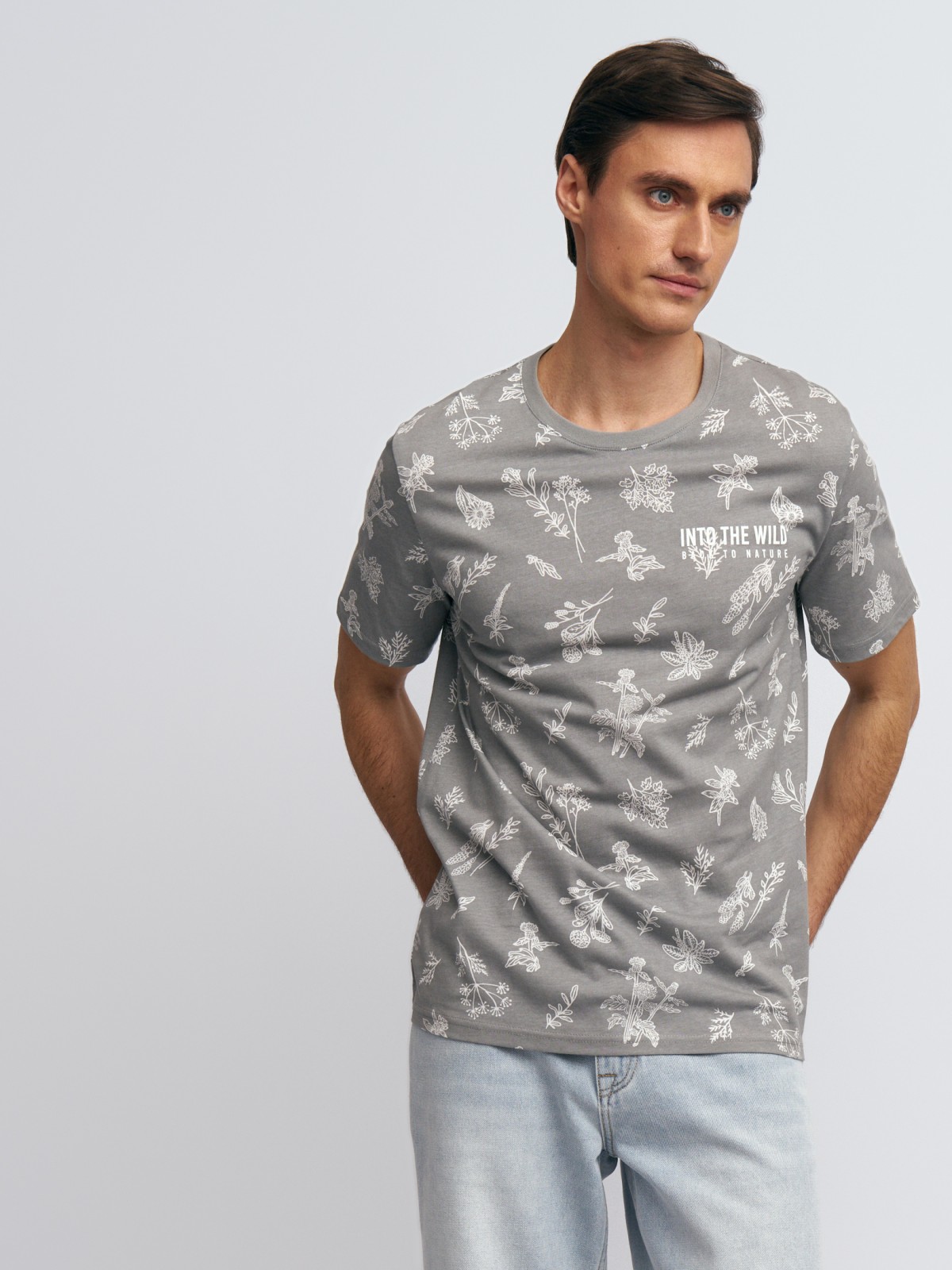 Футболка из хлопка с растительным принтом