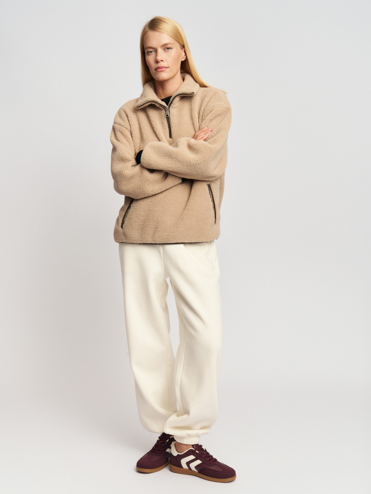 Свитшот из экомеха с воротником-стойкой на молнии