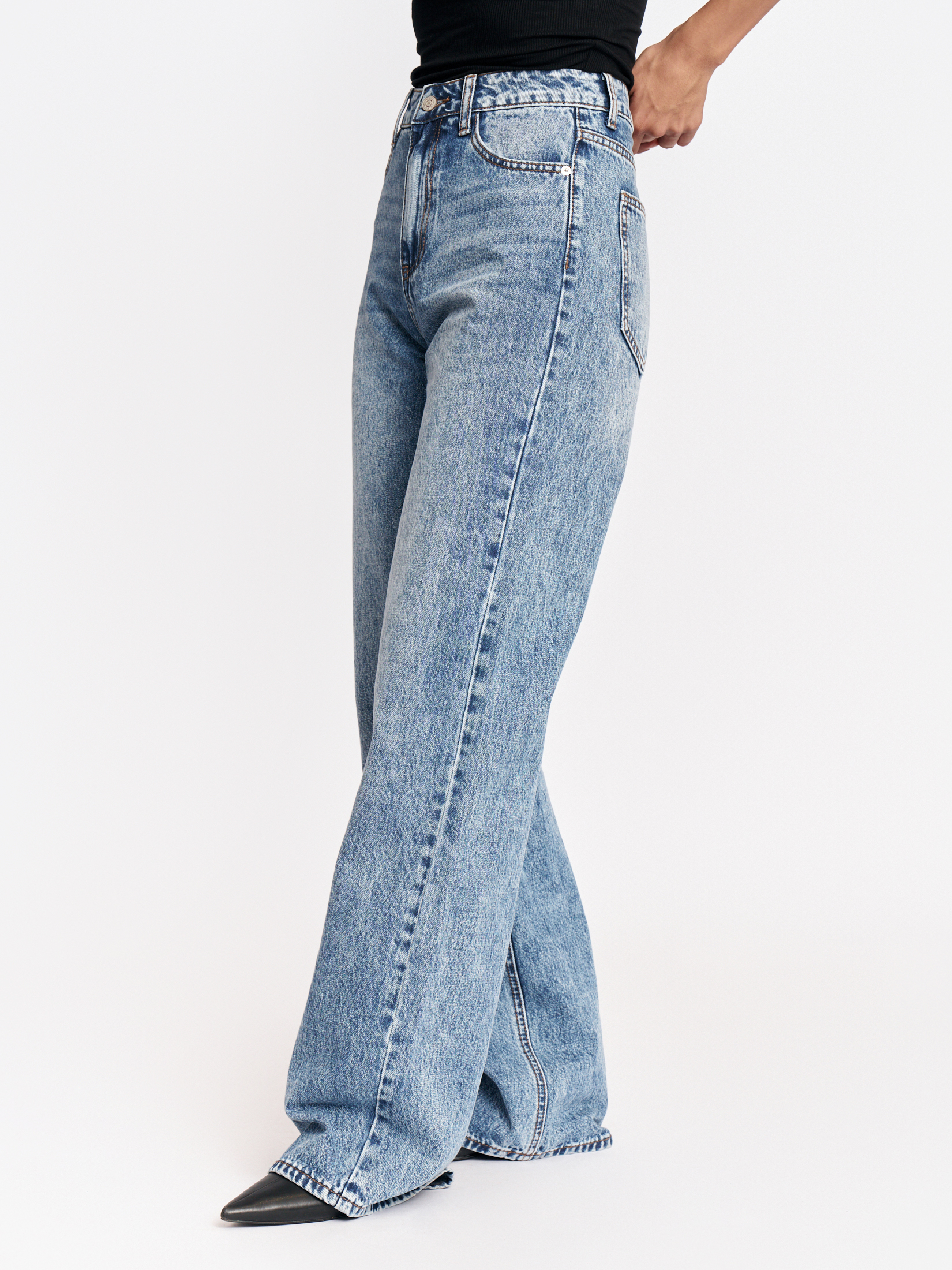 Джинсы прямого силуэта с высокой посадкой