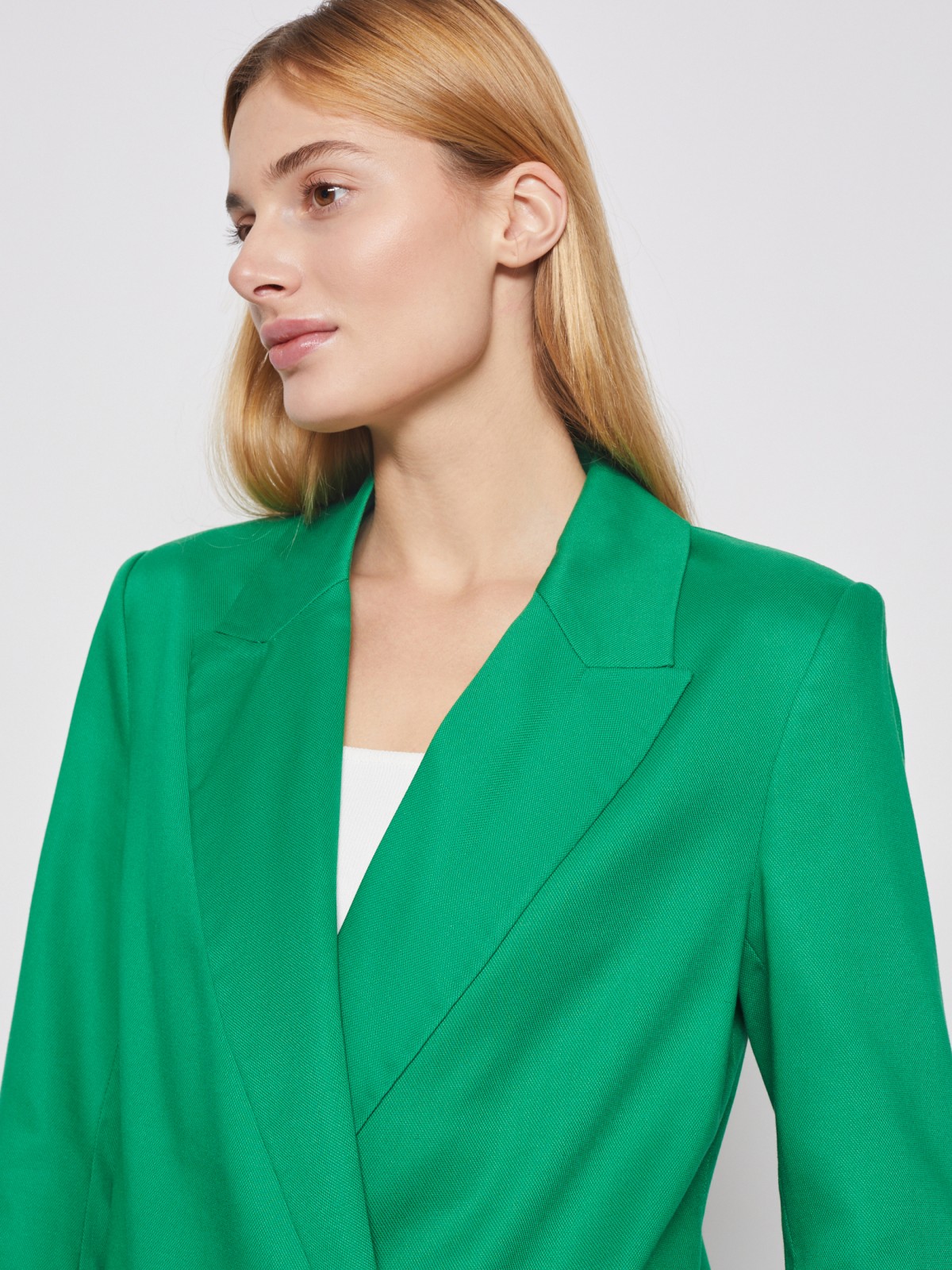 Двубортный пиджак на пуговицах