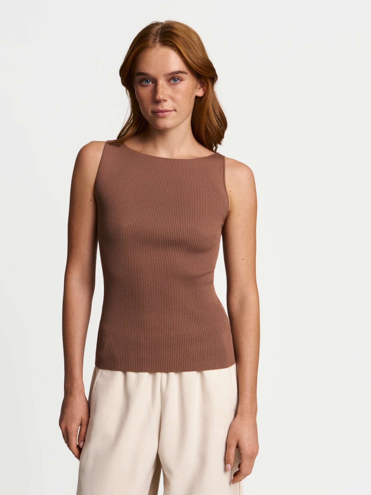 Трикотажный топ без рукавов