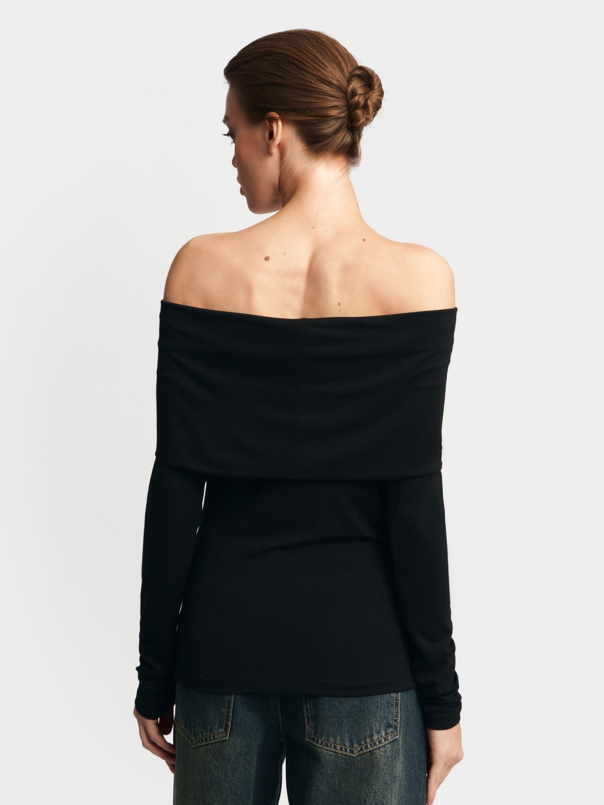 Трикотажный джемпер с открытыми плечами