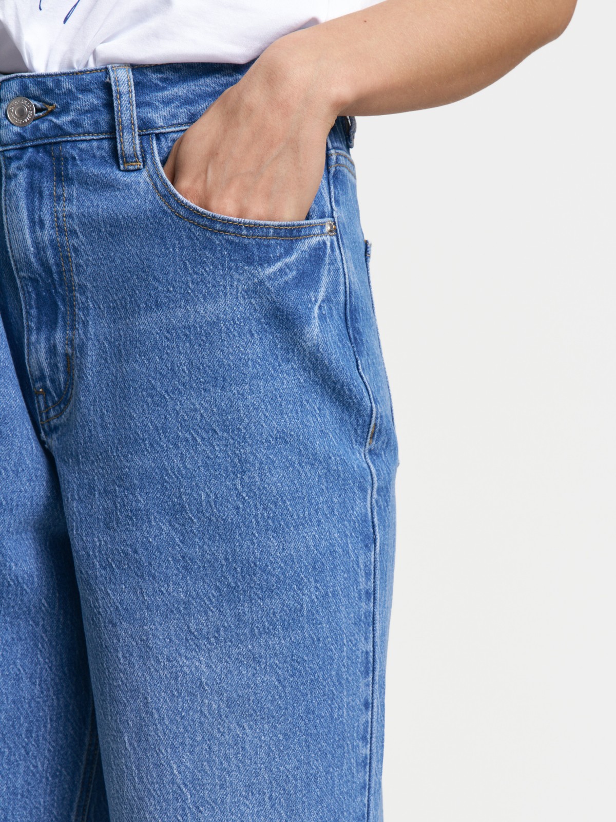 Джинсы прямого силуэта с высокой посадкой