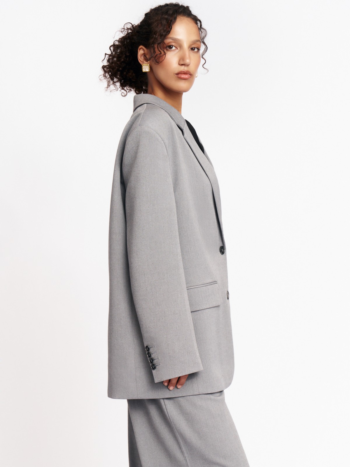 Однобортный жакет оверсайз силуэта