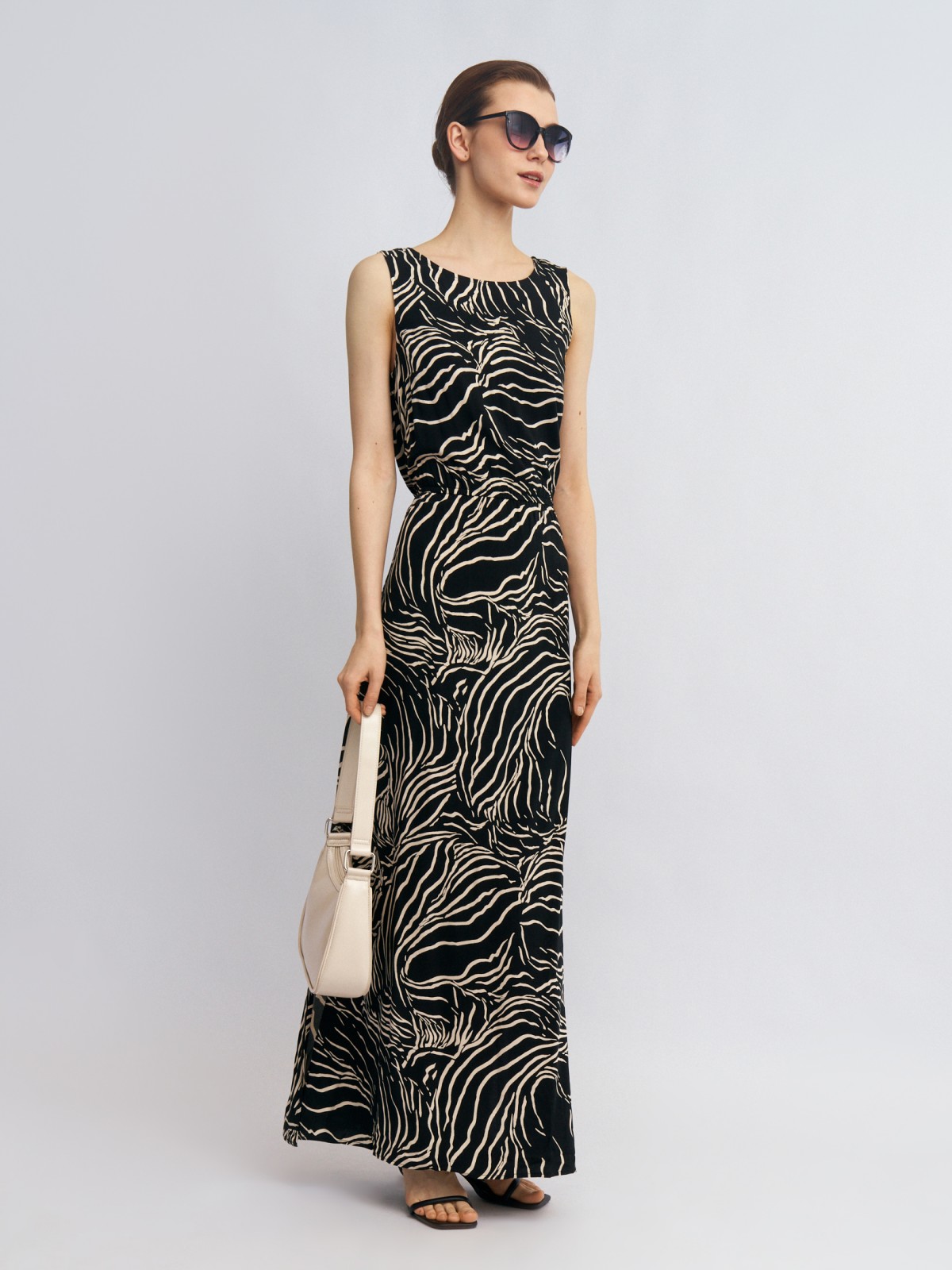 Платье макси без рукавов с разрезами и поясом