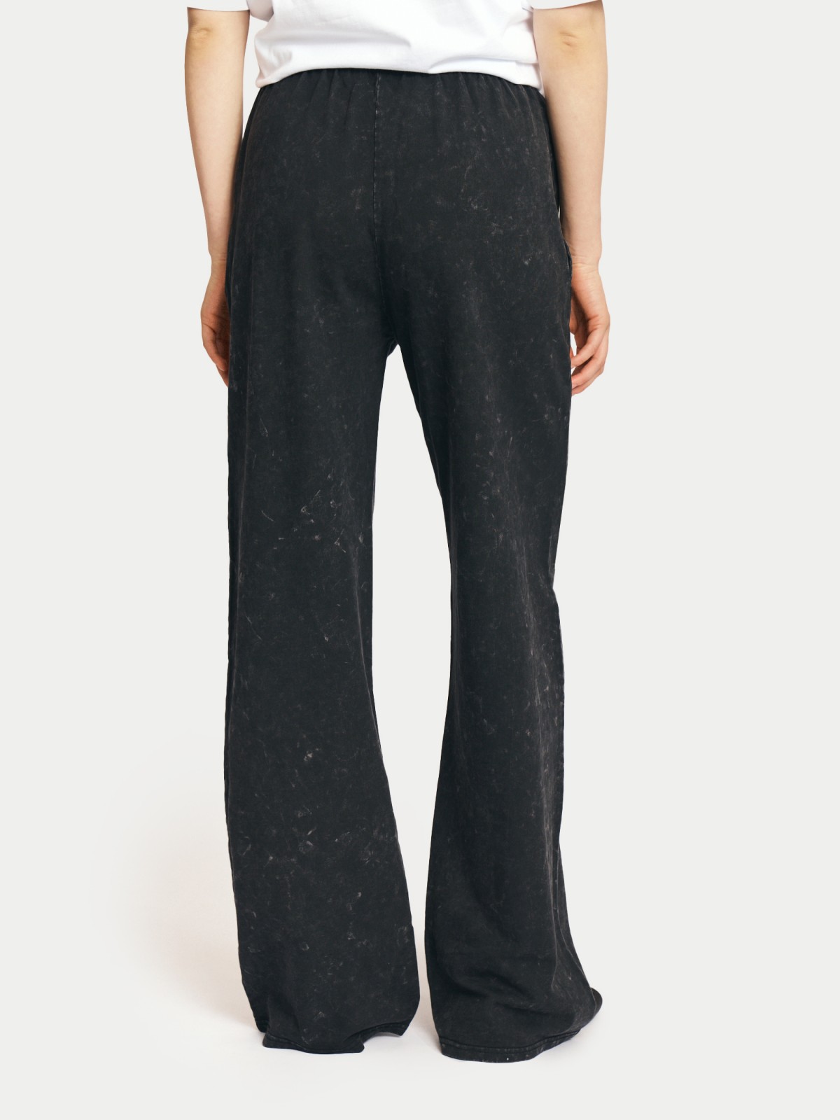 Прямые трикотажные брюки на резинке