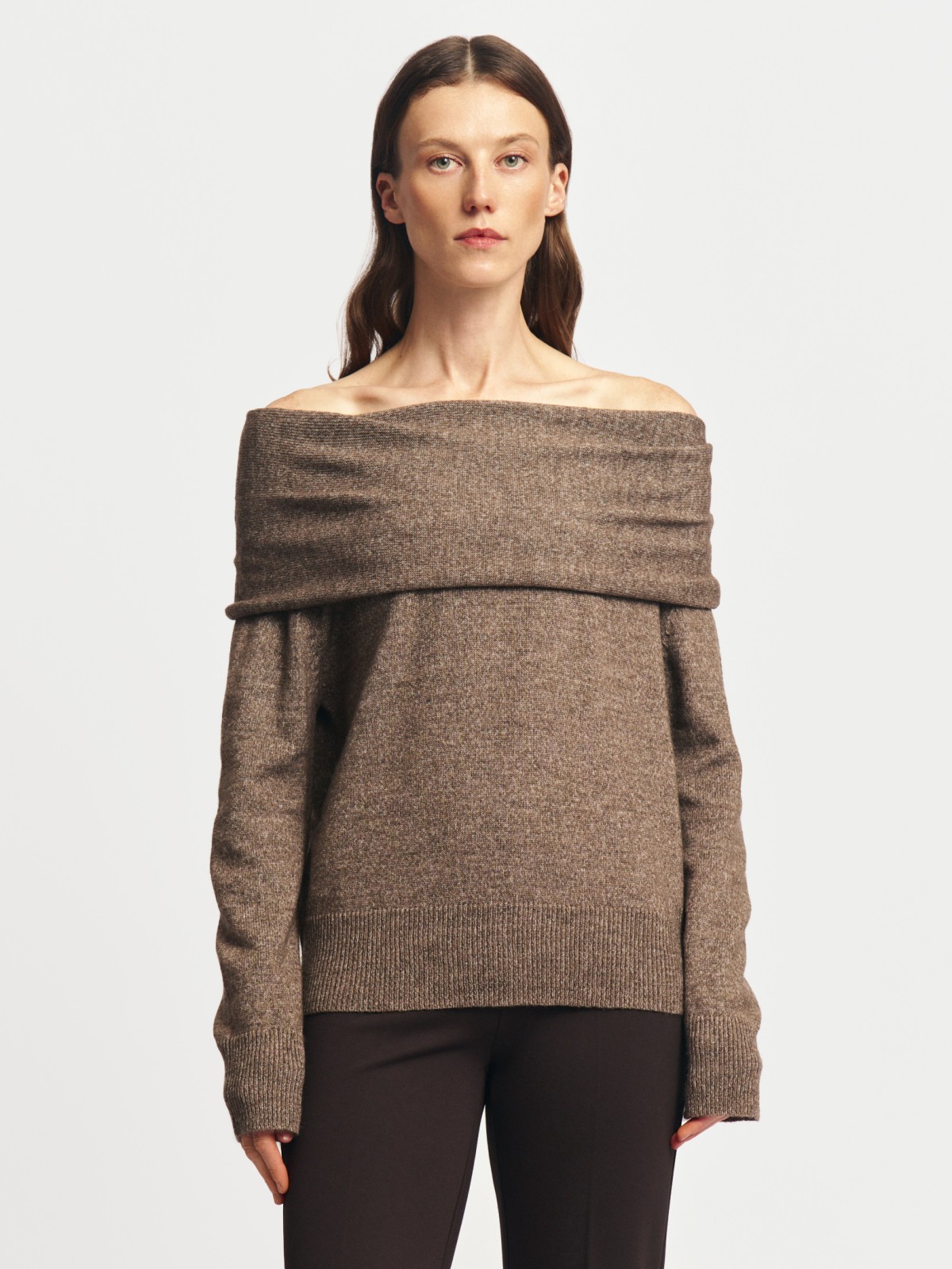 Вязаный джемпер с открытыми плечами