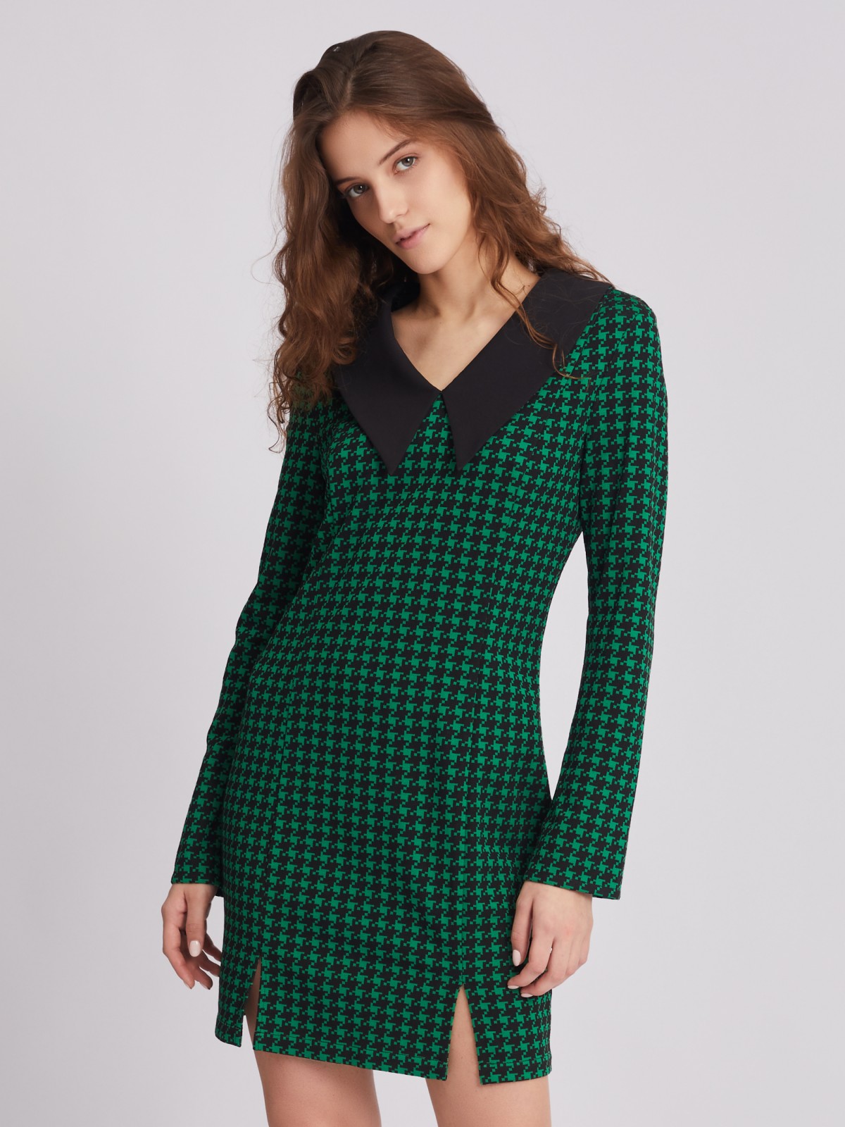 Трикотажное платье длины мини с акцентным воротником и разрезами на подоле zolla 023338139141, цвет зеленый, размер S