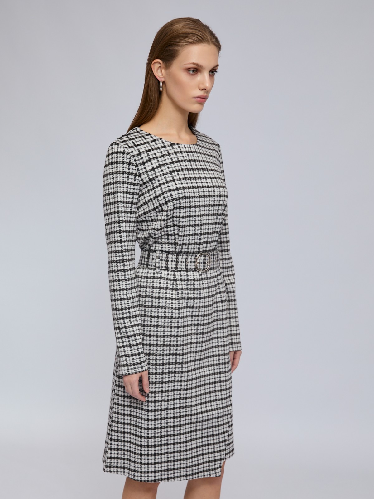 Трикотажное платье с ассиметричным запахом и ремнём