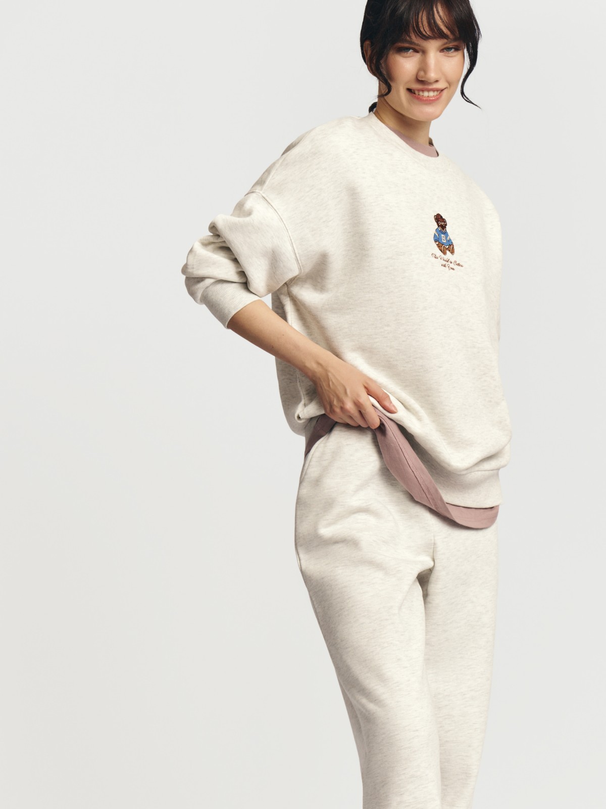 Утеплённый свитшот с вышивкой