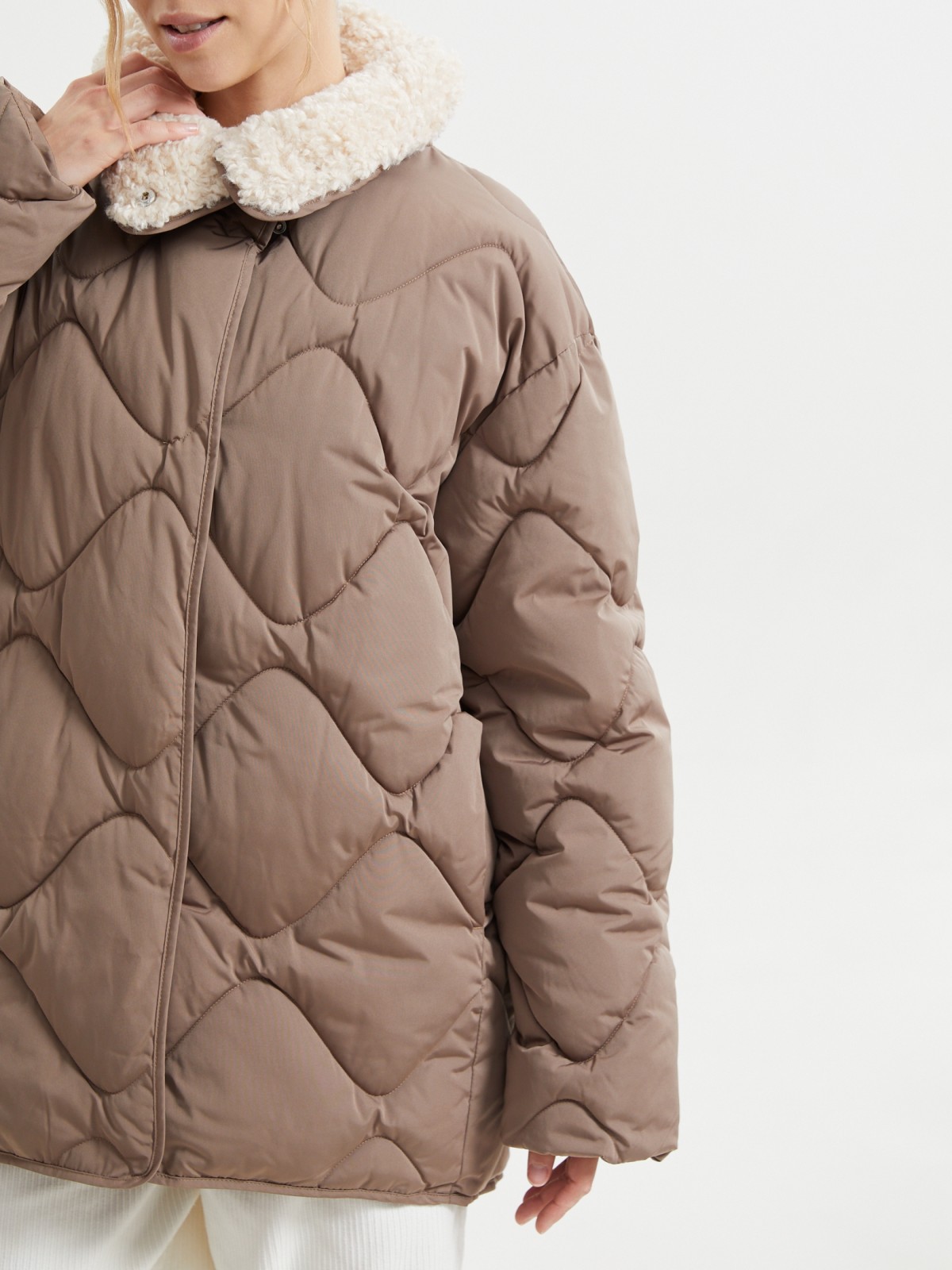 Тёплая стёганая куртка с воротником