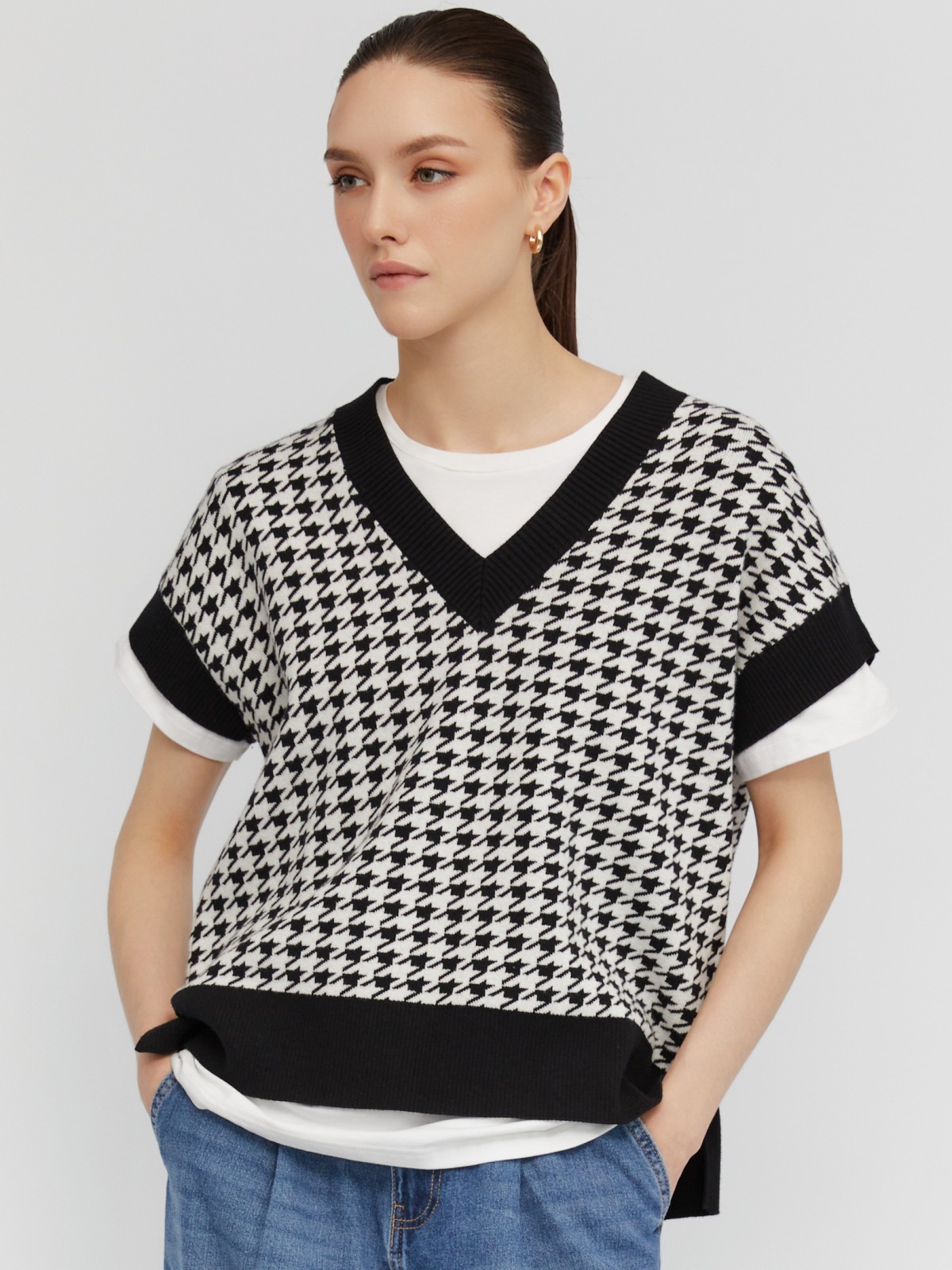 Вязаный трикотажный жилет без рукавов