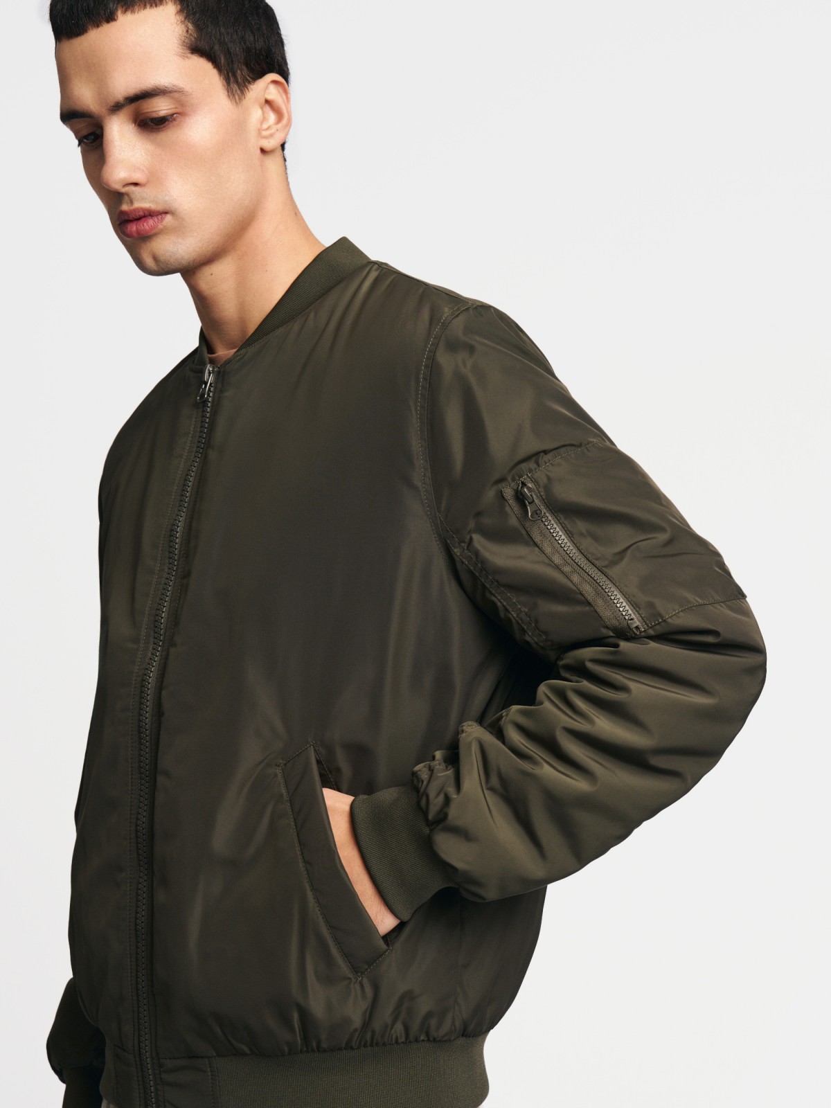 Утеплённая куртка-бомбер с воротником-стойкой