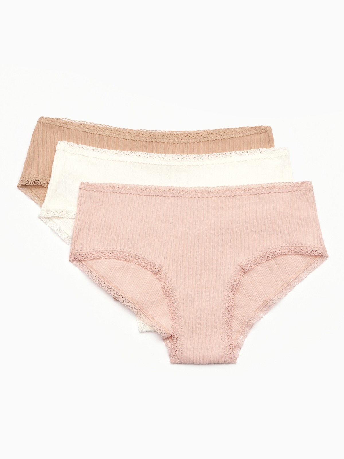 Набор трусов 3 шт в комплекте 999₽