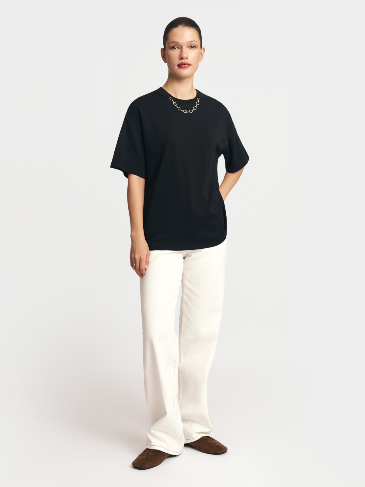 Футболка из хлопка с цепочкой