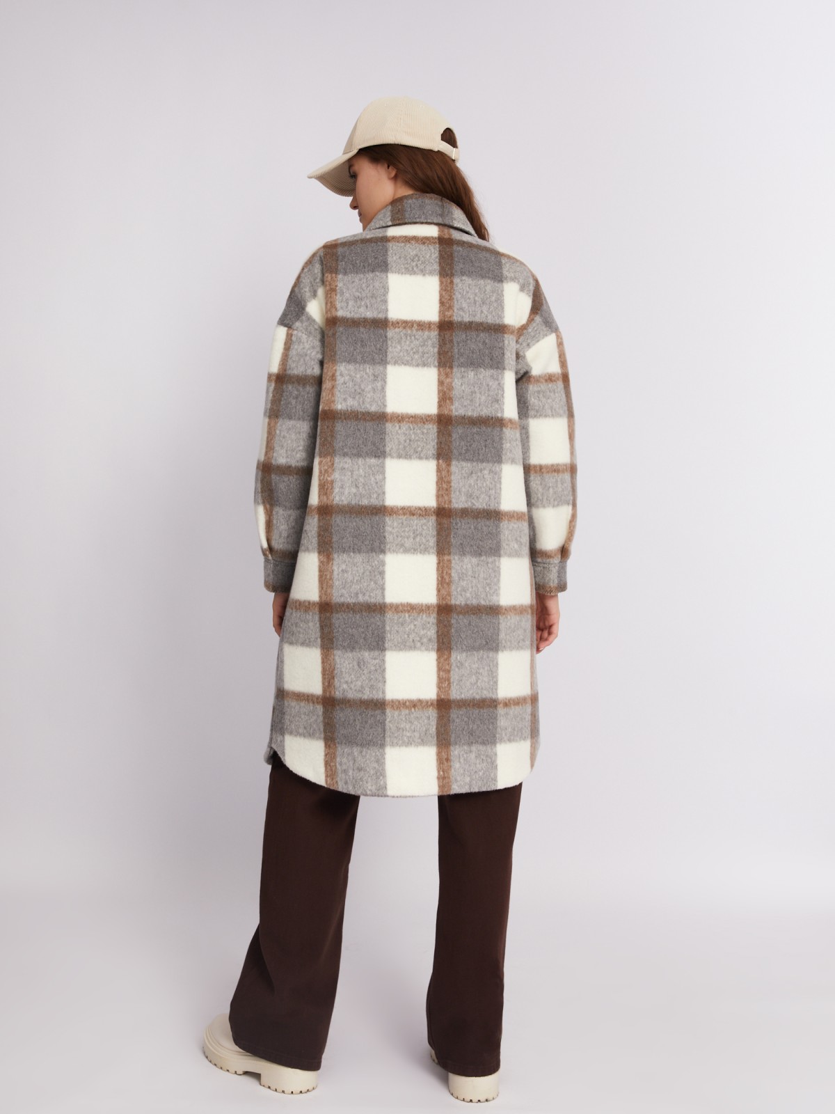 Длинное утеплённое пальто-рубашка оверсайз силуэта с узором в клетку на синтепоне zolla 023335840144, цвет бежевый, размер XS - фото 5