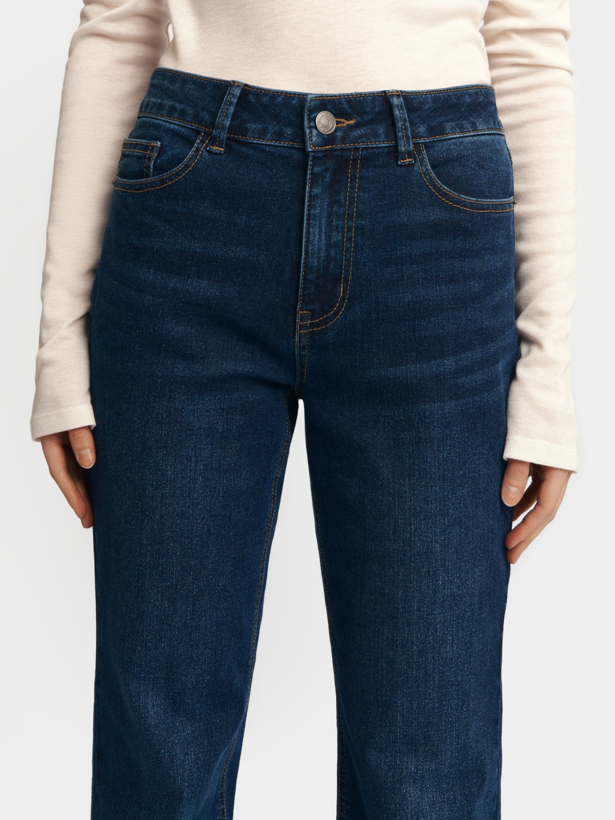 Джинсы прямого силуэта со средней посадкой