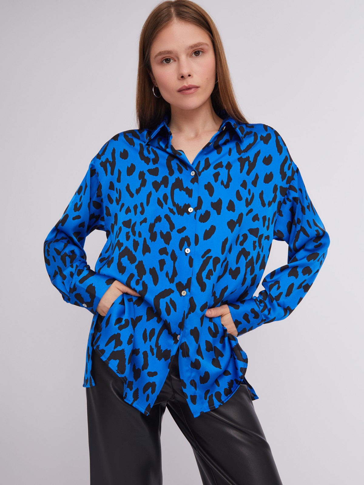 Атласная рубашка оверсайз силуэта с леопардовым принтом