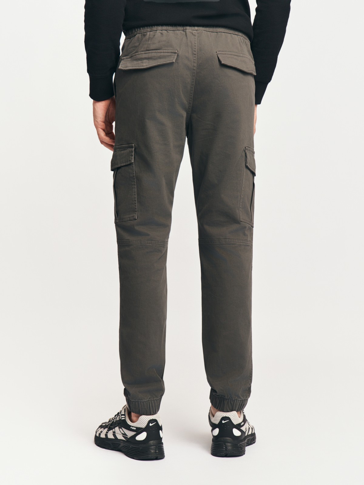 Брюки-джоггеры из хлопка с карманами карго