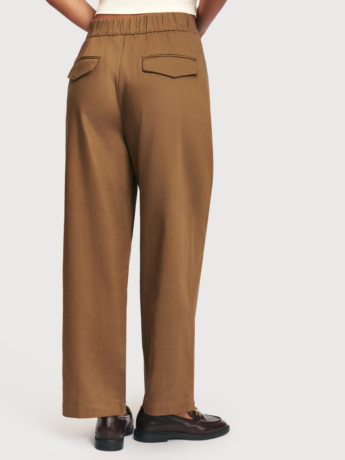 Брюки Carrot на резинке со стрелками