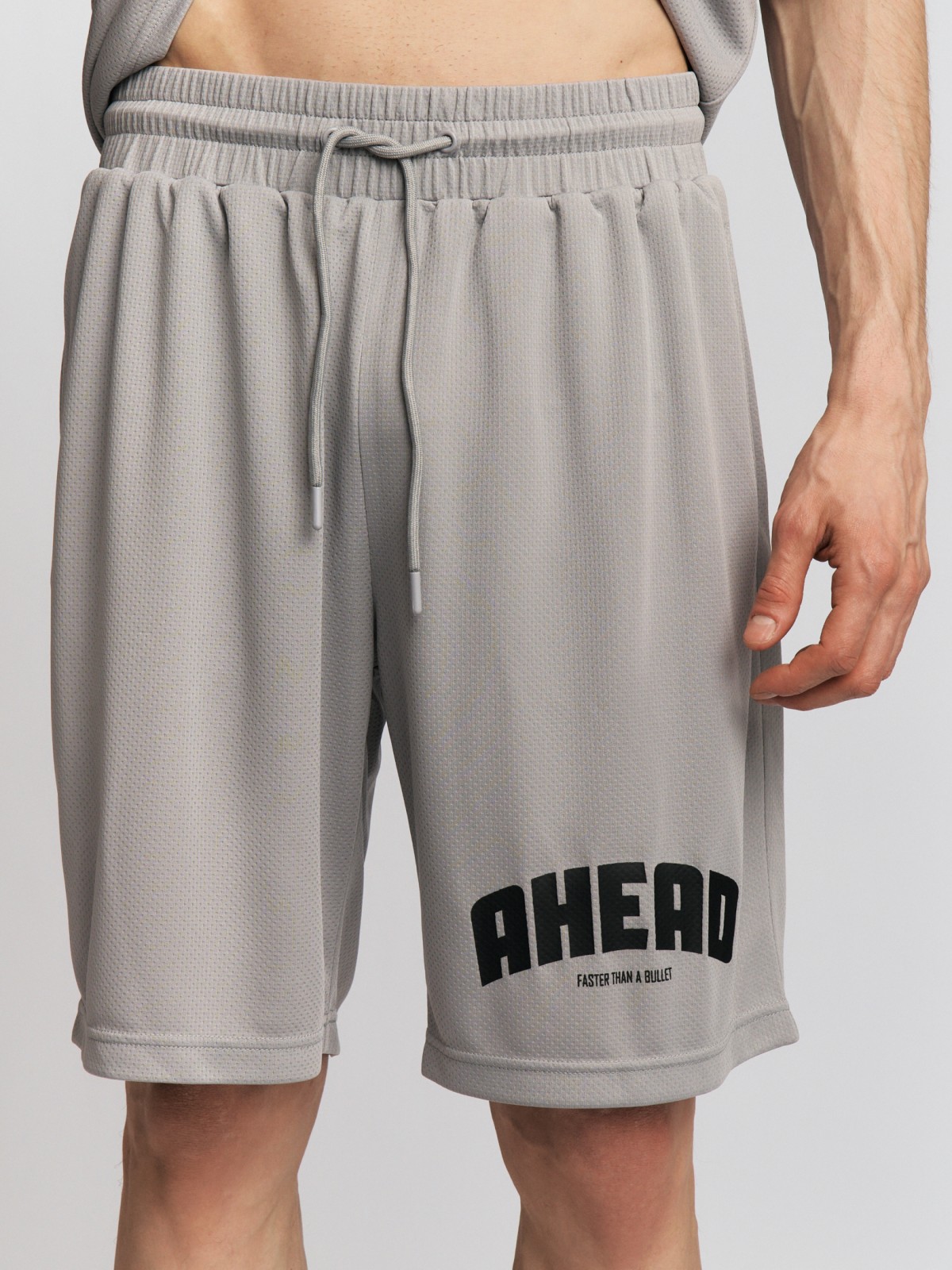 Трикотажные шорты на резинке