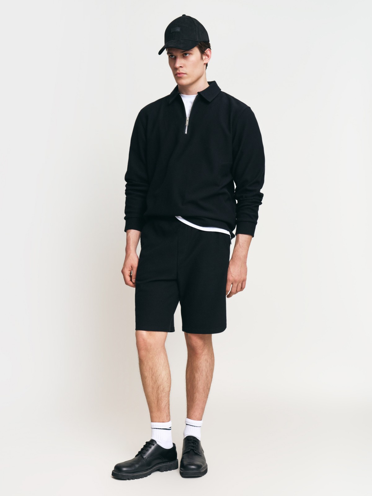 Трикотажные шорты на резинке