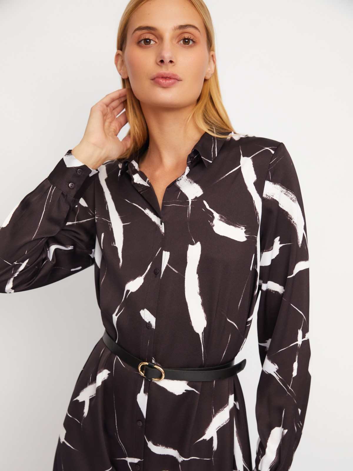 Атласное платье-рубашка с воротником и акцентном на талии zolla 02411827Y353, цвет коричневый, размер XS - фото 4