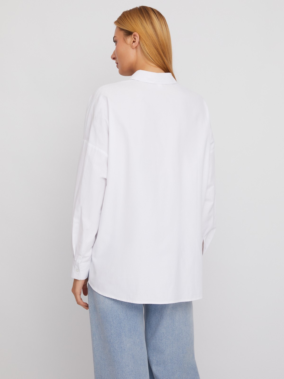 Рубашка оверсайз силуэта с металлическим значком-нашивкой zolla 02411117Y052, цвет белый, размер XXS - фото 6