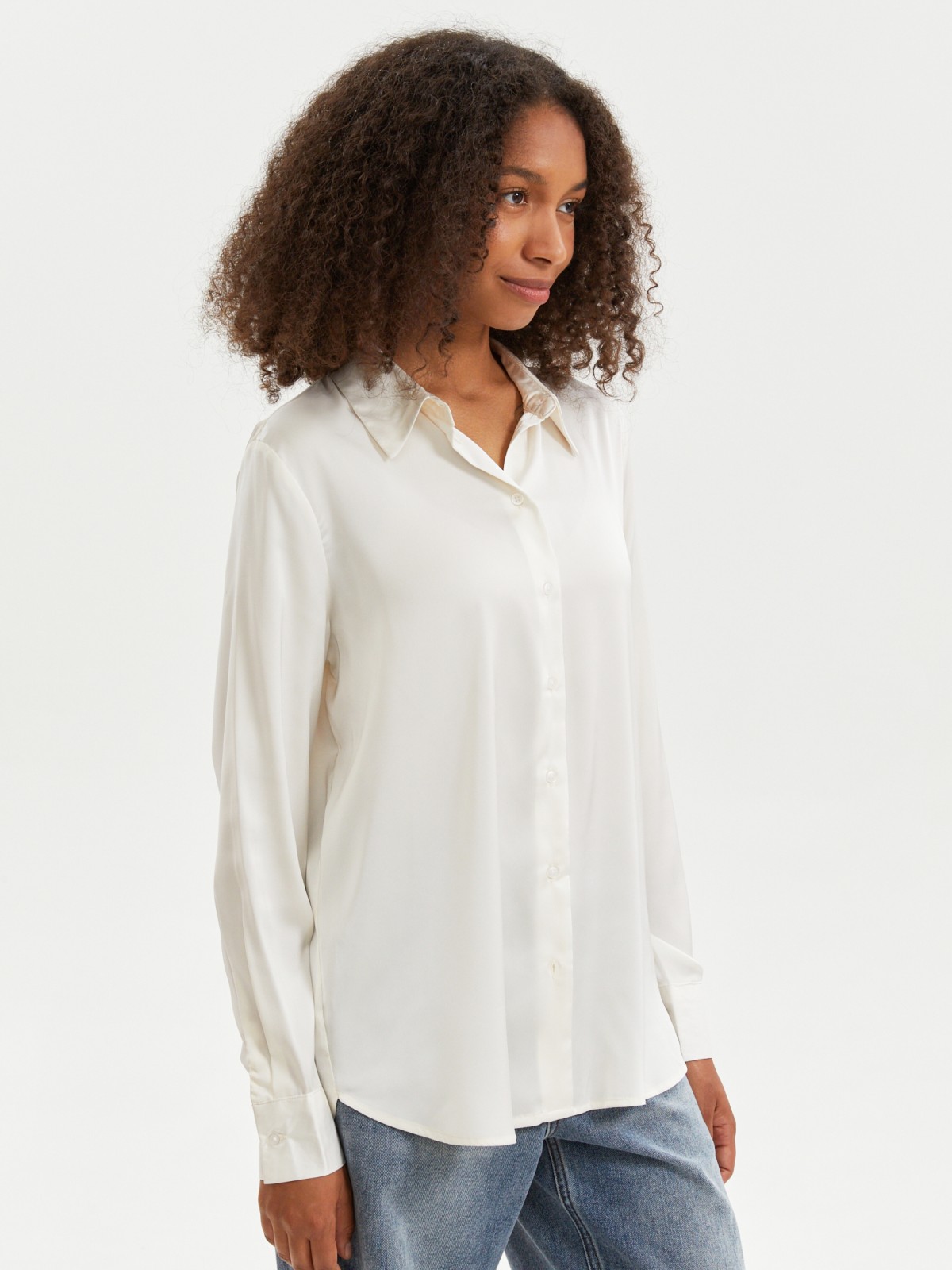 Атласная прямая рубашка с длинным рукавом