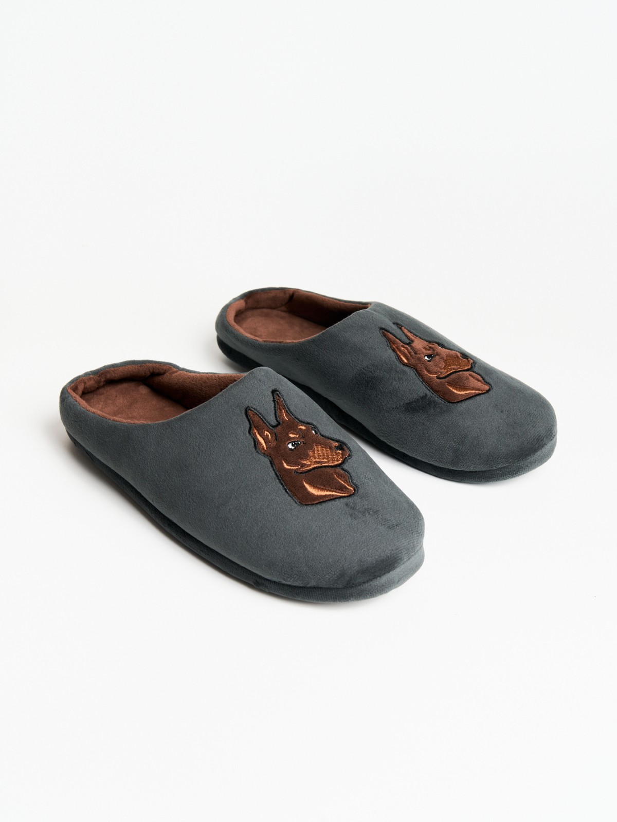 Домашние тапочки из плюша с вышивкой