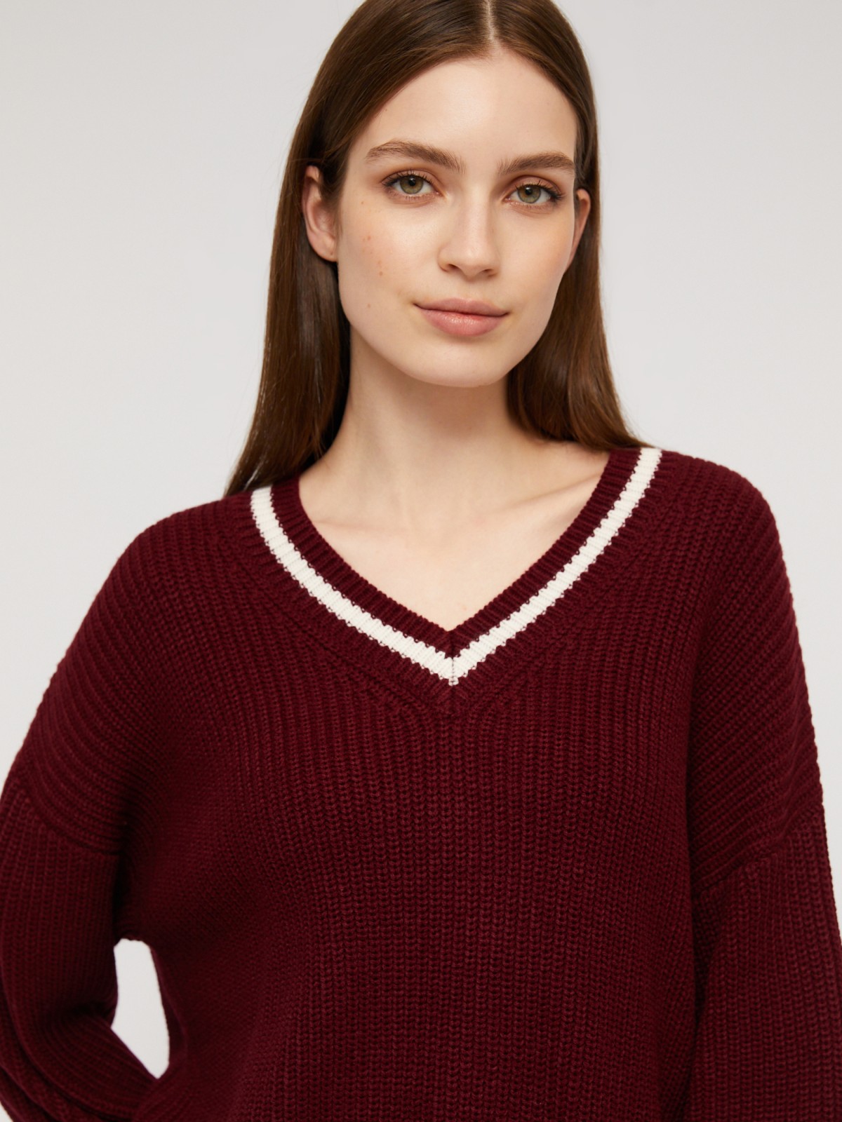 Вязаный пуловер из акрила с треугольным вырезом