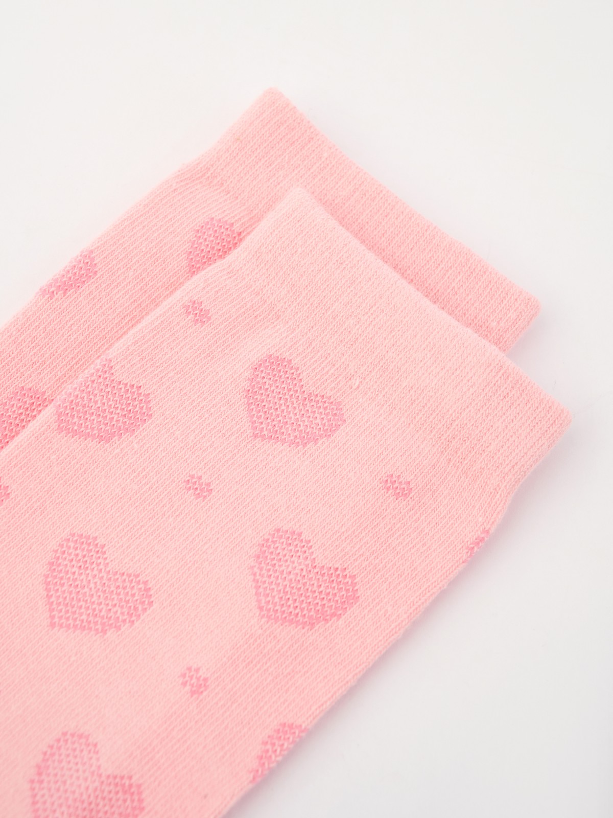 Высокие носки с фактурным узором в сердечко