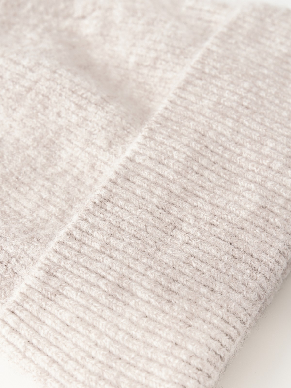 Вязаная шапка-бини на флисе