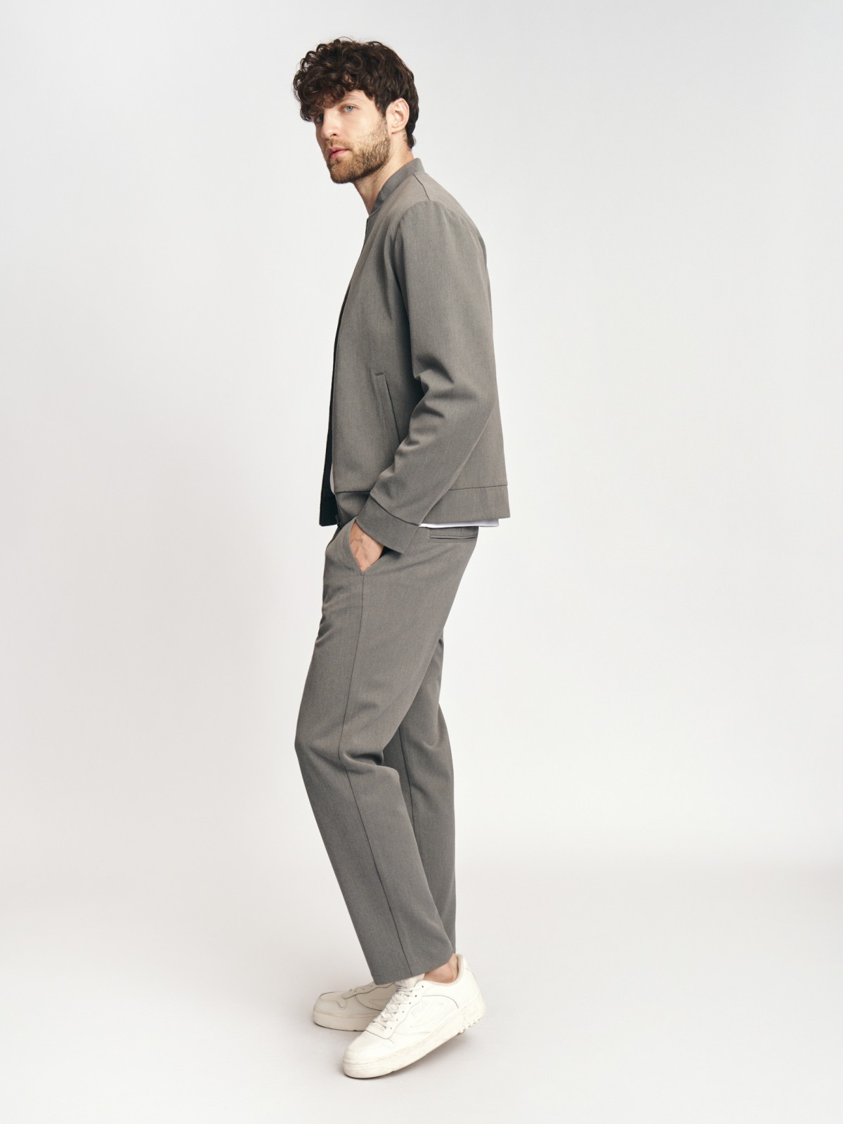 Куртка-бомбер на молнии без утеплителя