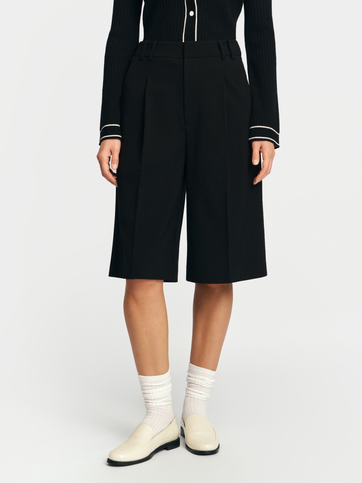 Классические шорты-бермуды со стрелками