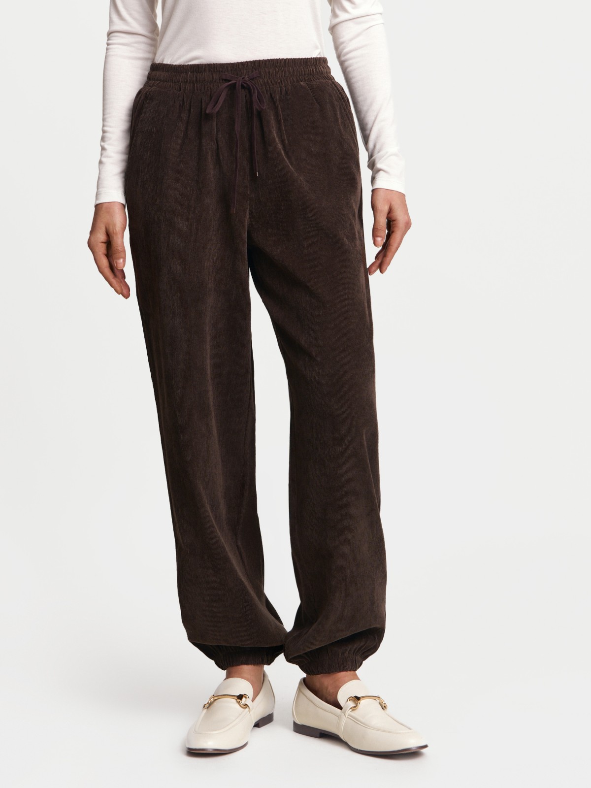 Вельветовые брюки-джоггеры на резинке