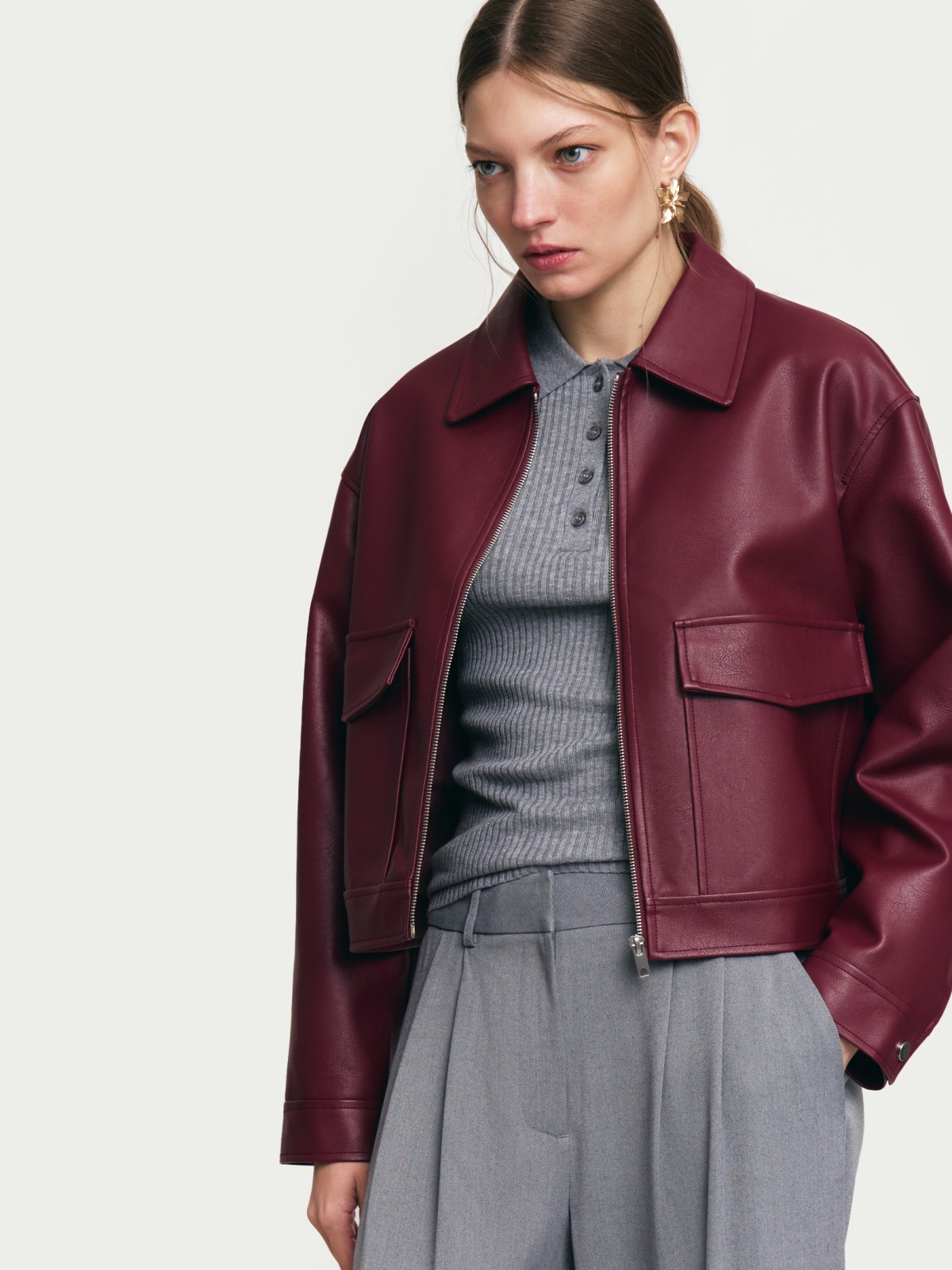 Короткая куртка из экокожи на молнии