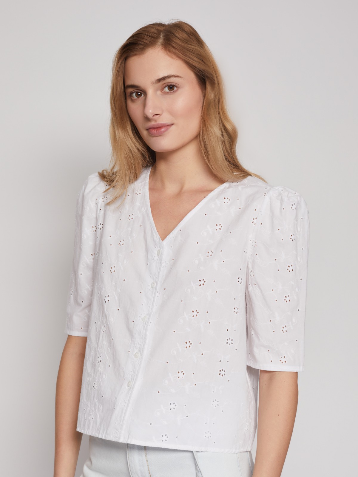 Блузка с вышитым узором