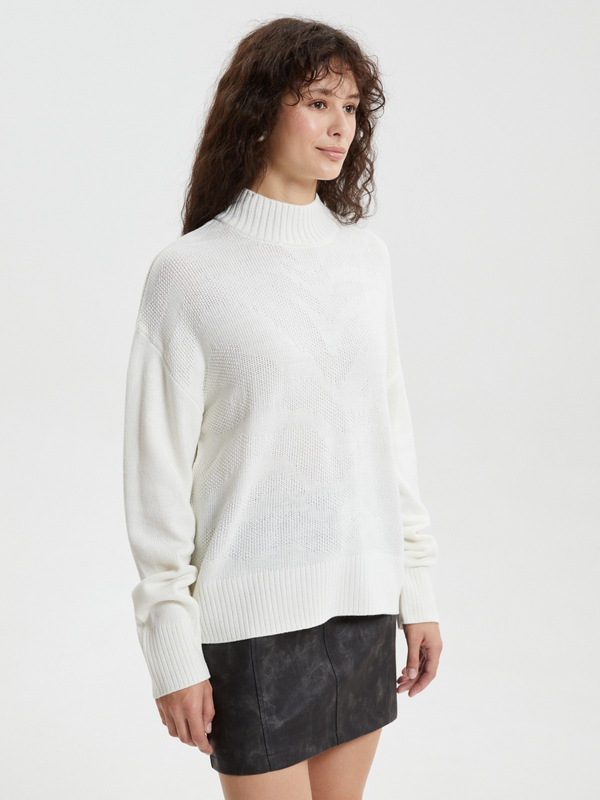 Свитер из акрила с вязаным узором