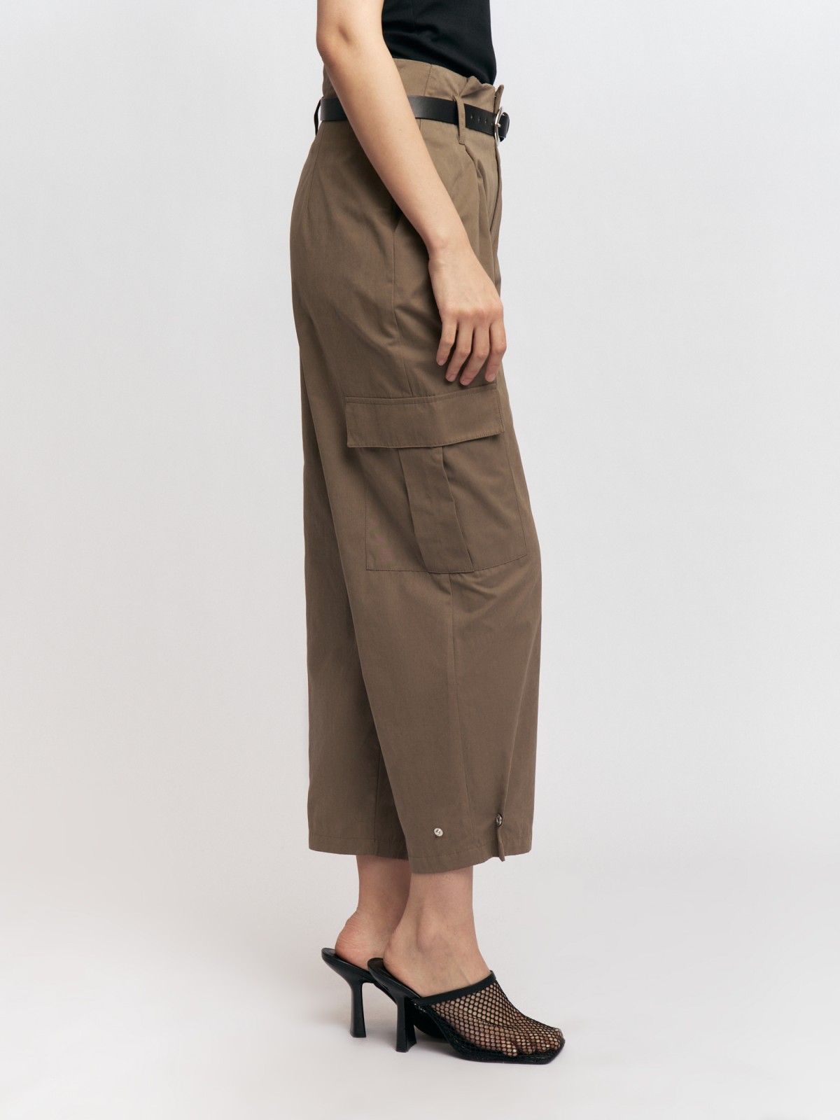 Брюки с карманами карго и ремнём