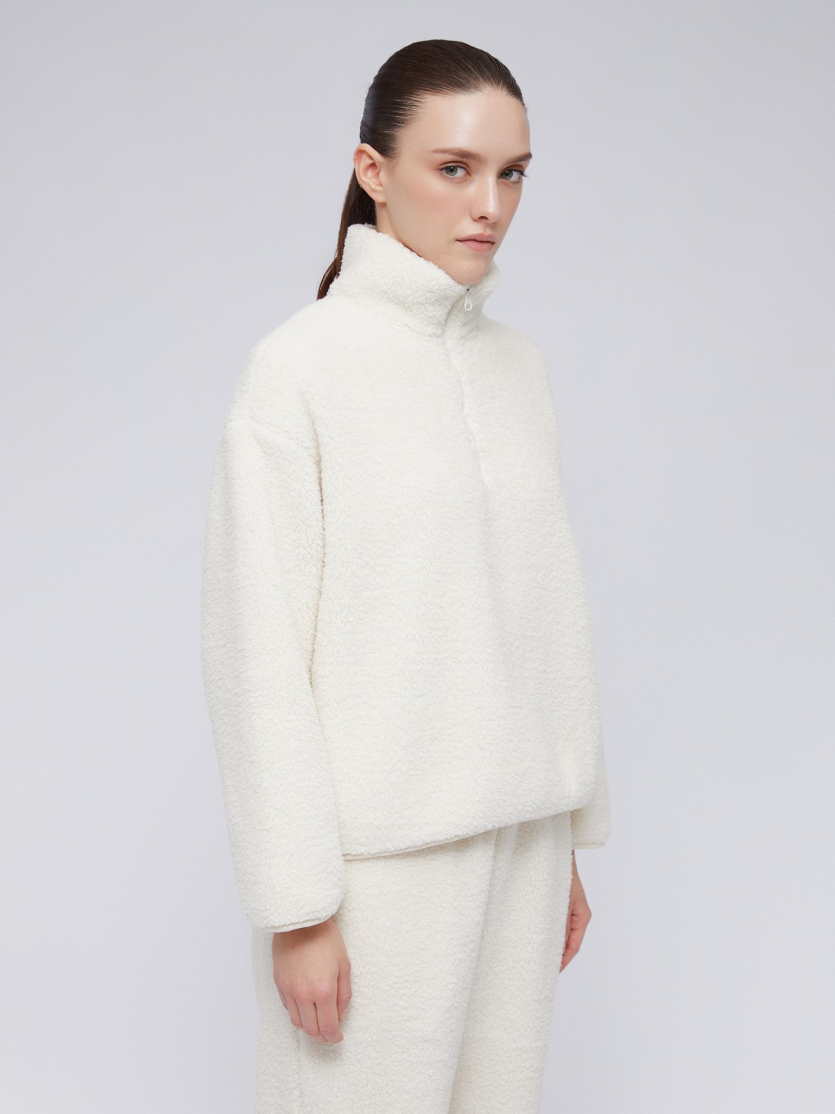 Свитшот из экомеха с воротником-стойкой на молнии