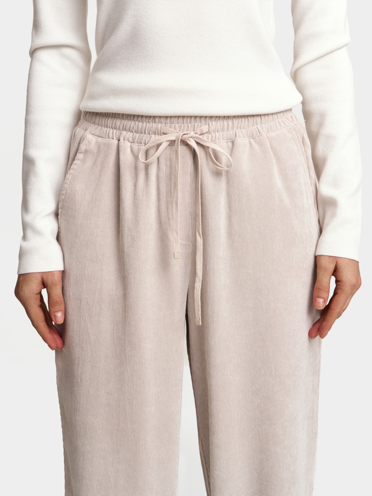 Вельветовые брюки-джоггеры на резинке