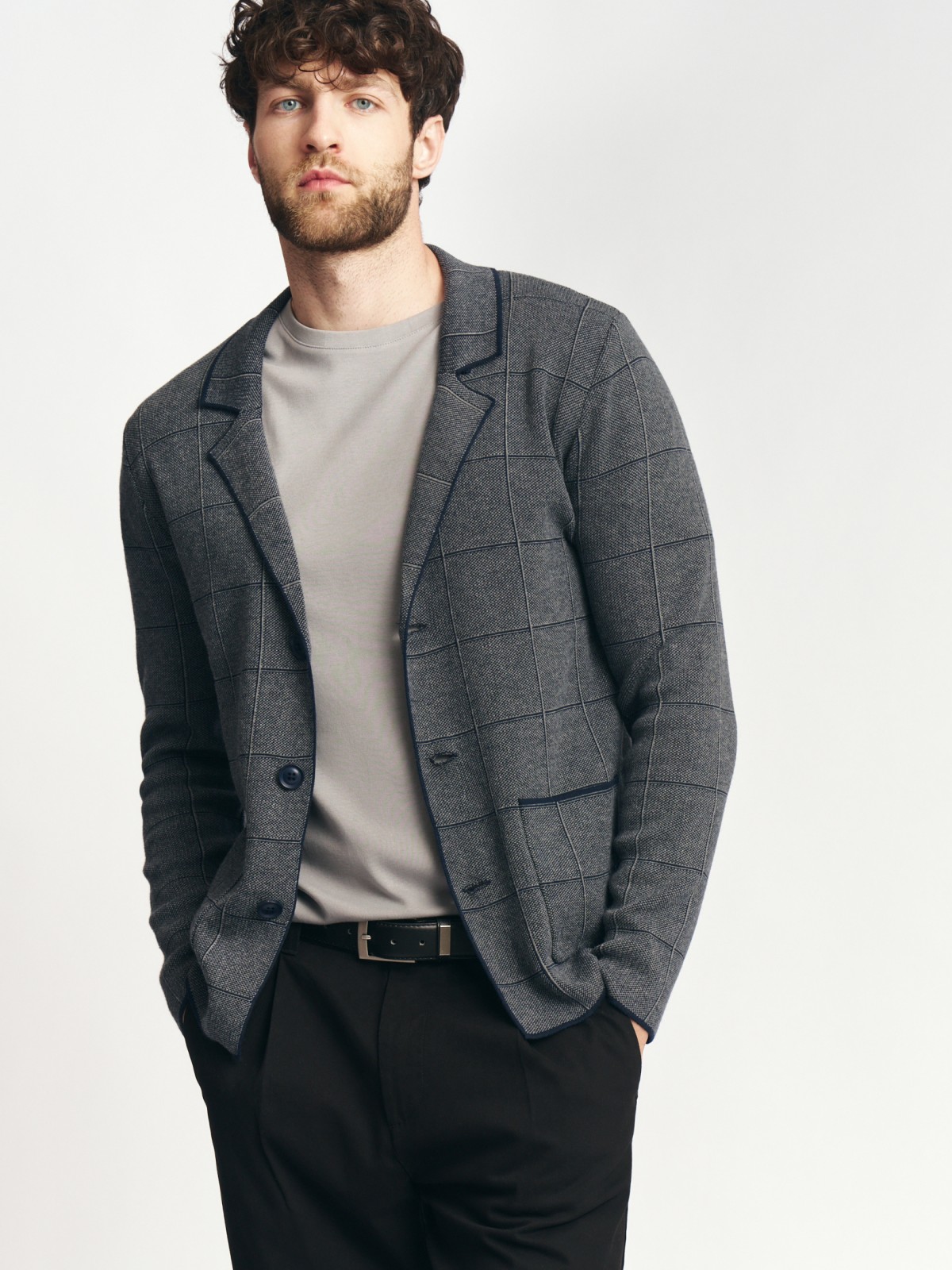 Вязаный кардиган в клетку на пуговицах