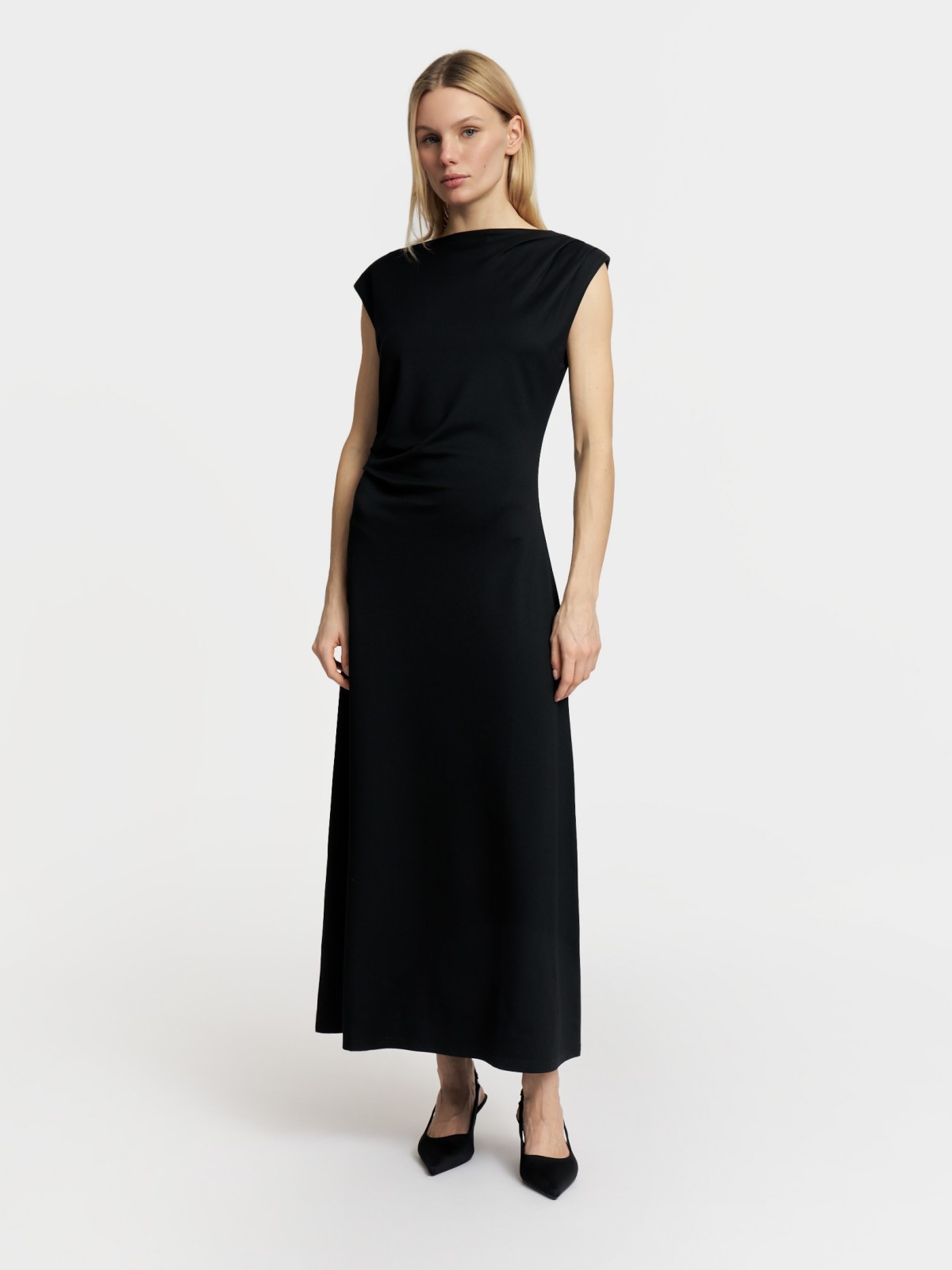 Платье миди без рукавов с драпировкой