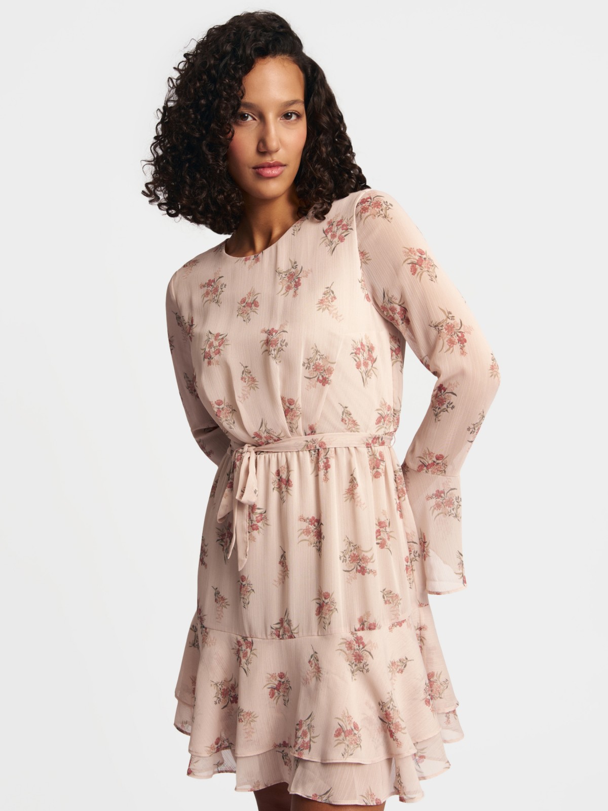 Шифоновое платье мини с ярусным подолом