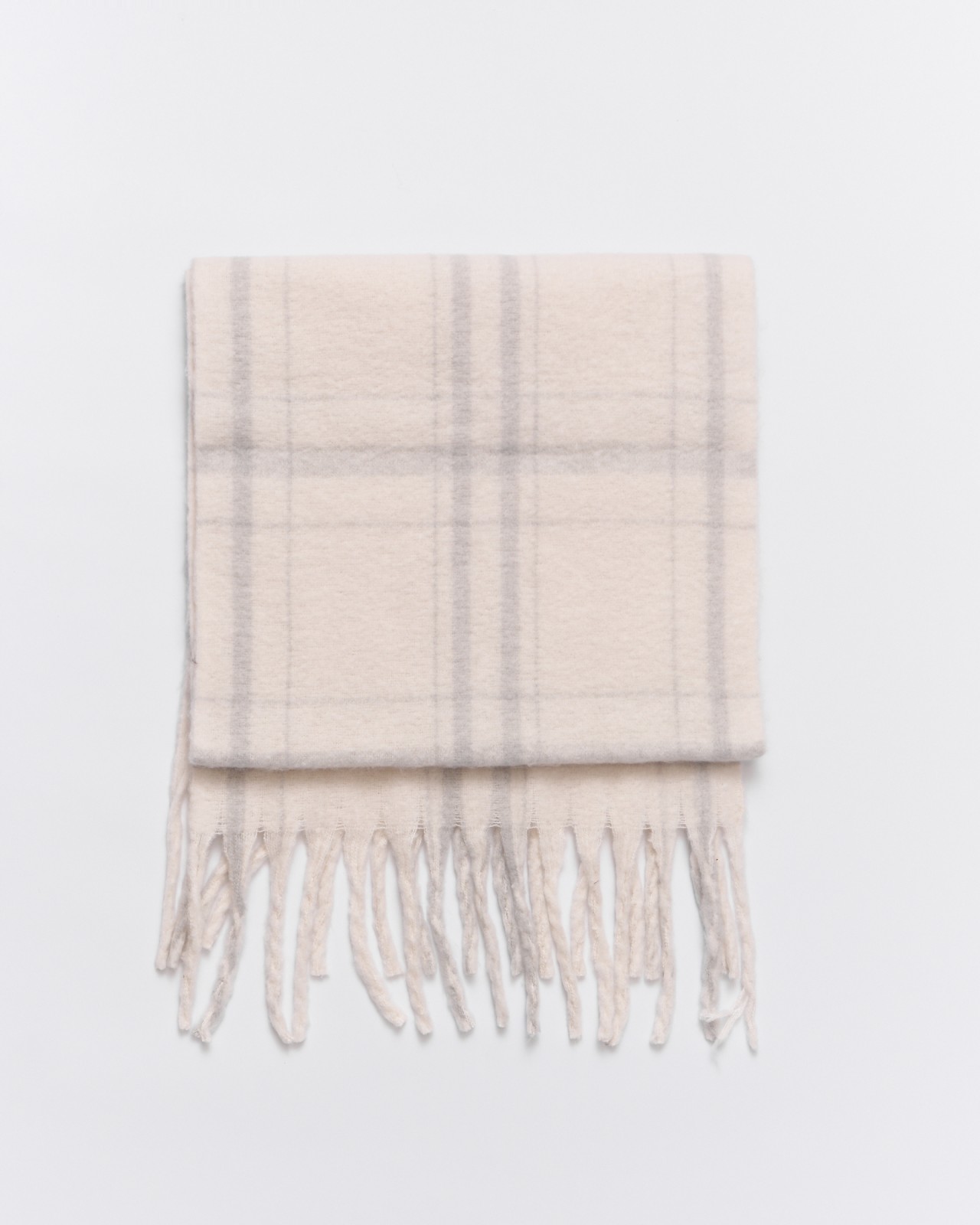 Тёплый шарф в клетку с длинной бахромой