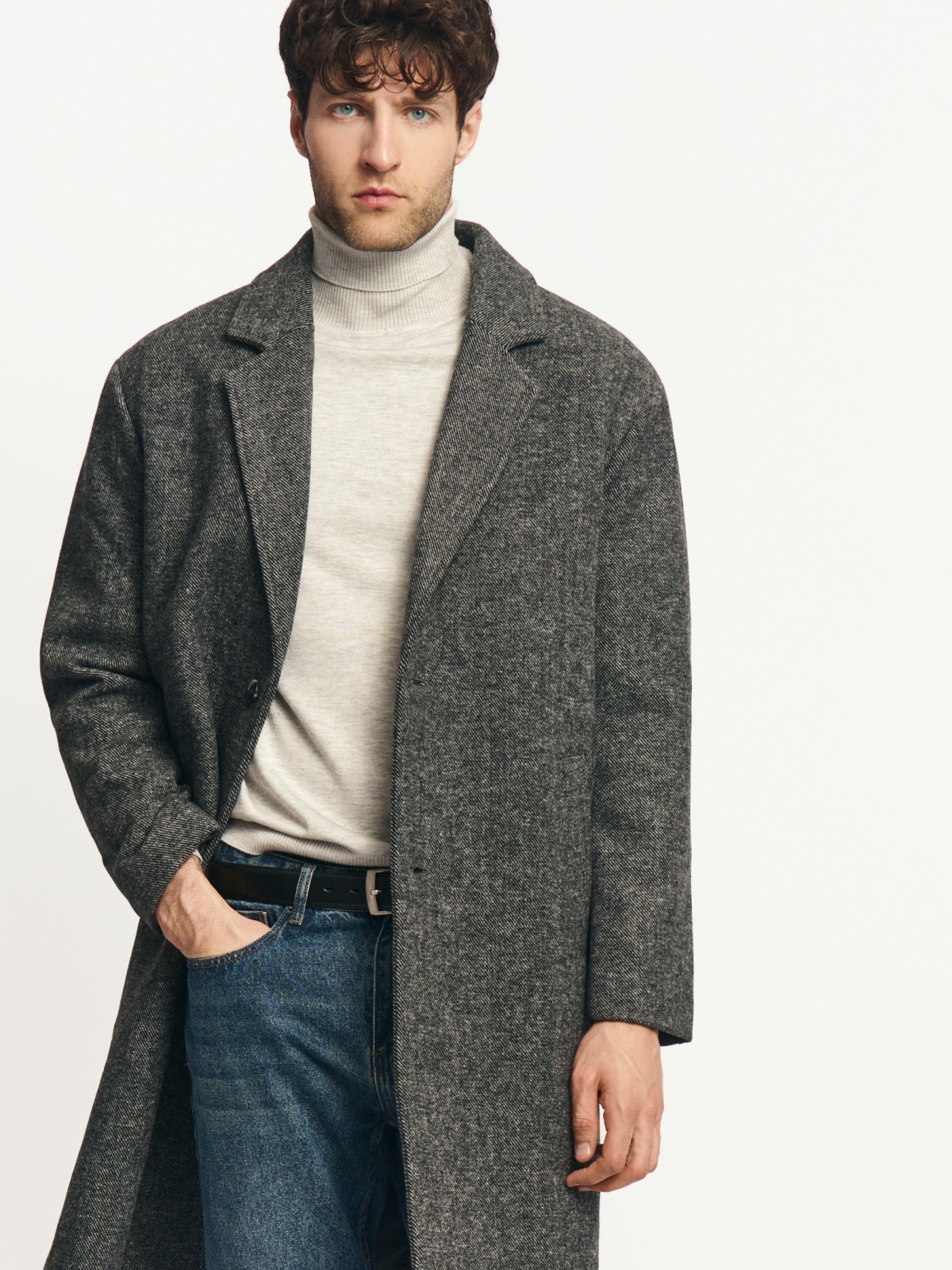 Пальто из шерсти удлинённого силуэта на пуговицах