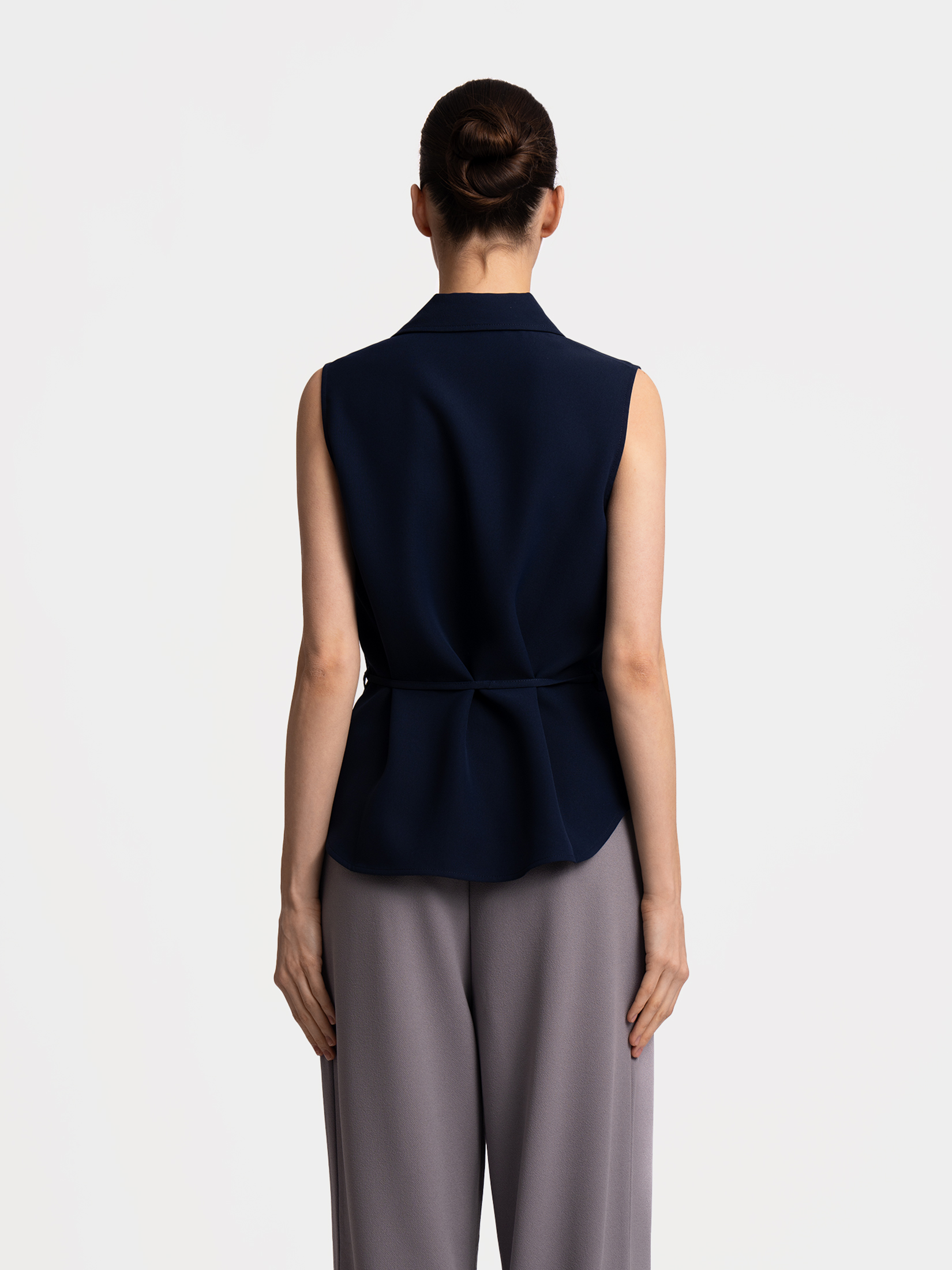 Блузка без рукавов