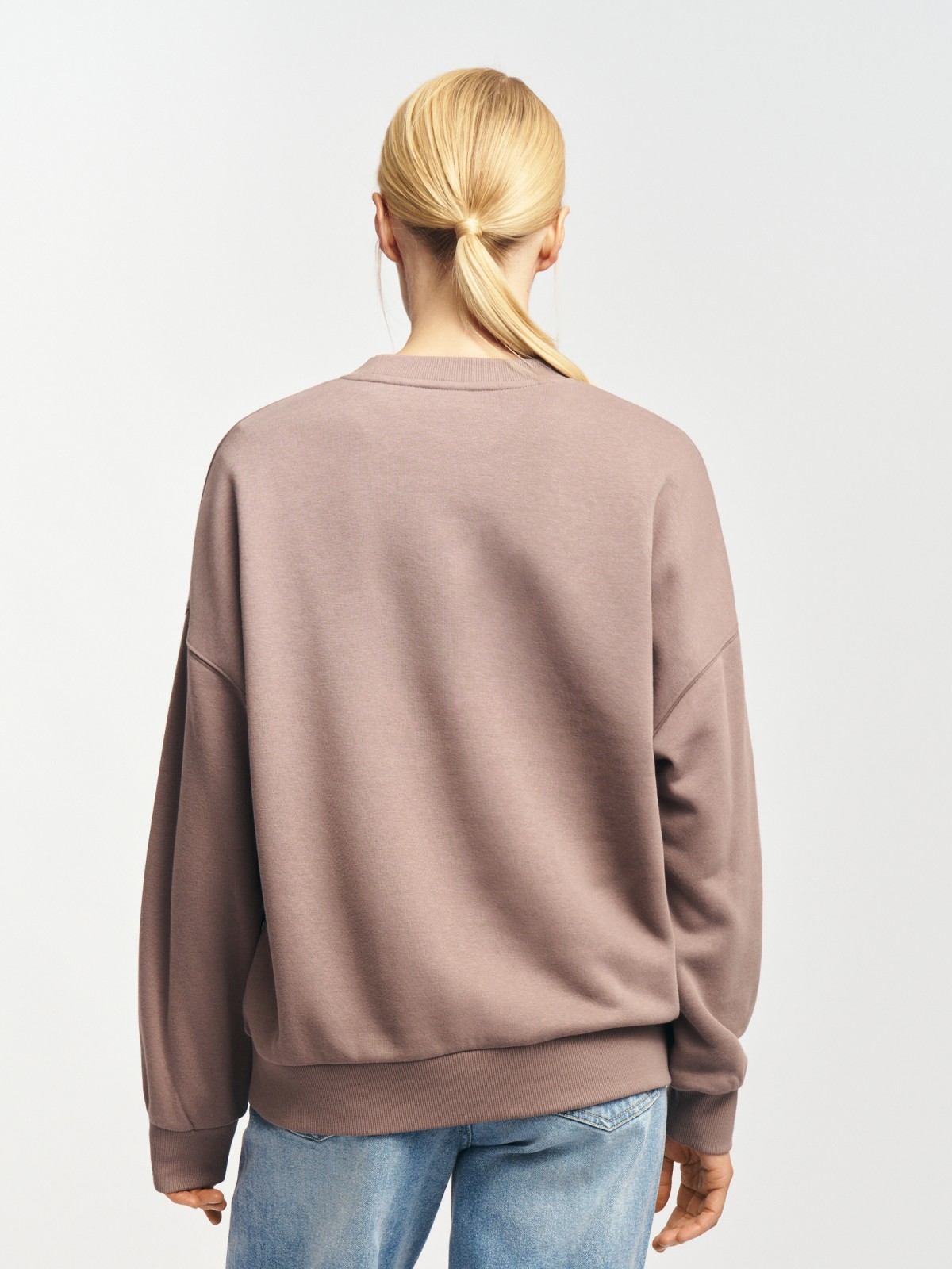 Утеплённый свитшот с вышивкой